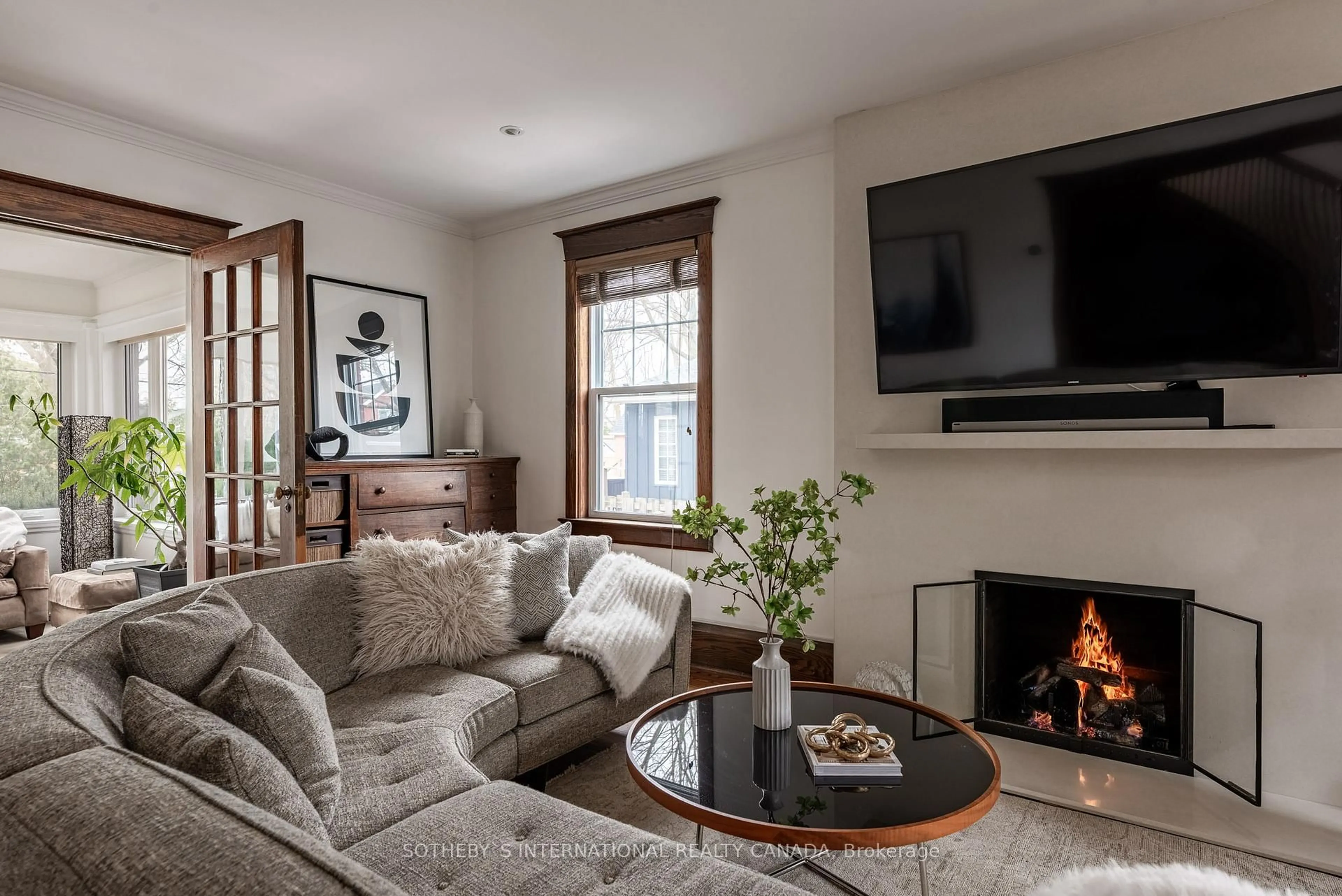 Living room with furniture, unknown for 77 Catherine Ave, Aurora Ontario L4G 1K6