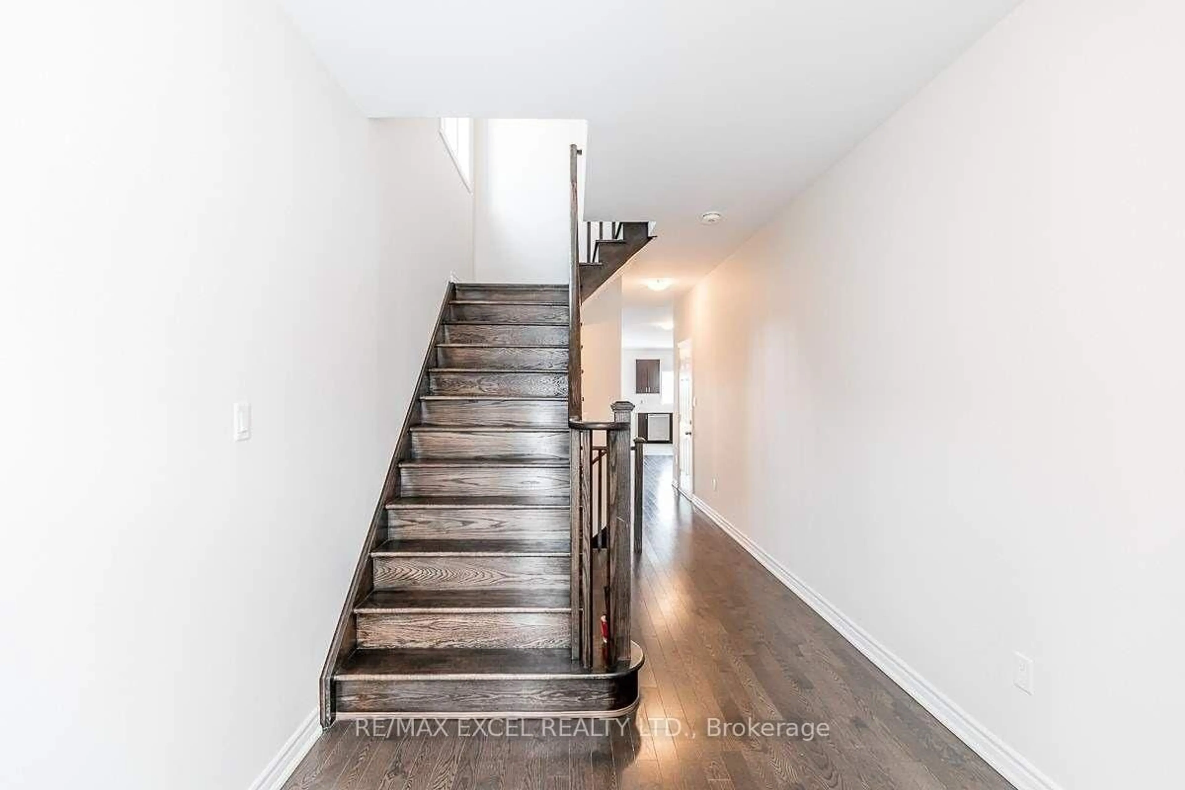 Stairs for 1150 Peelar Cres, Innisfil Ontario L0L 1W0