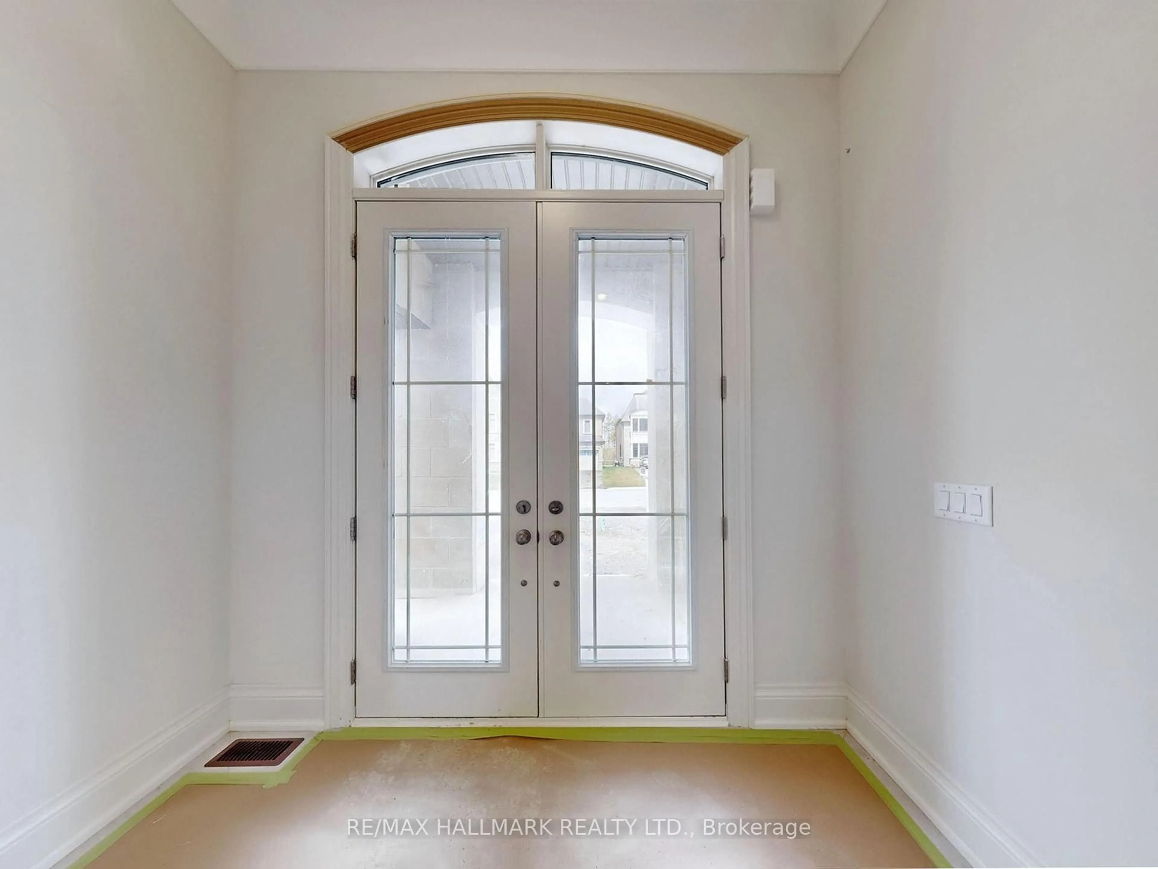 Indoor entryway for 13 Calla Tr, Aurora Ontario L4G 6W1