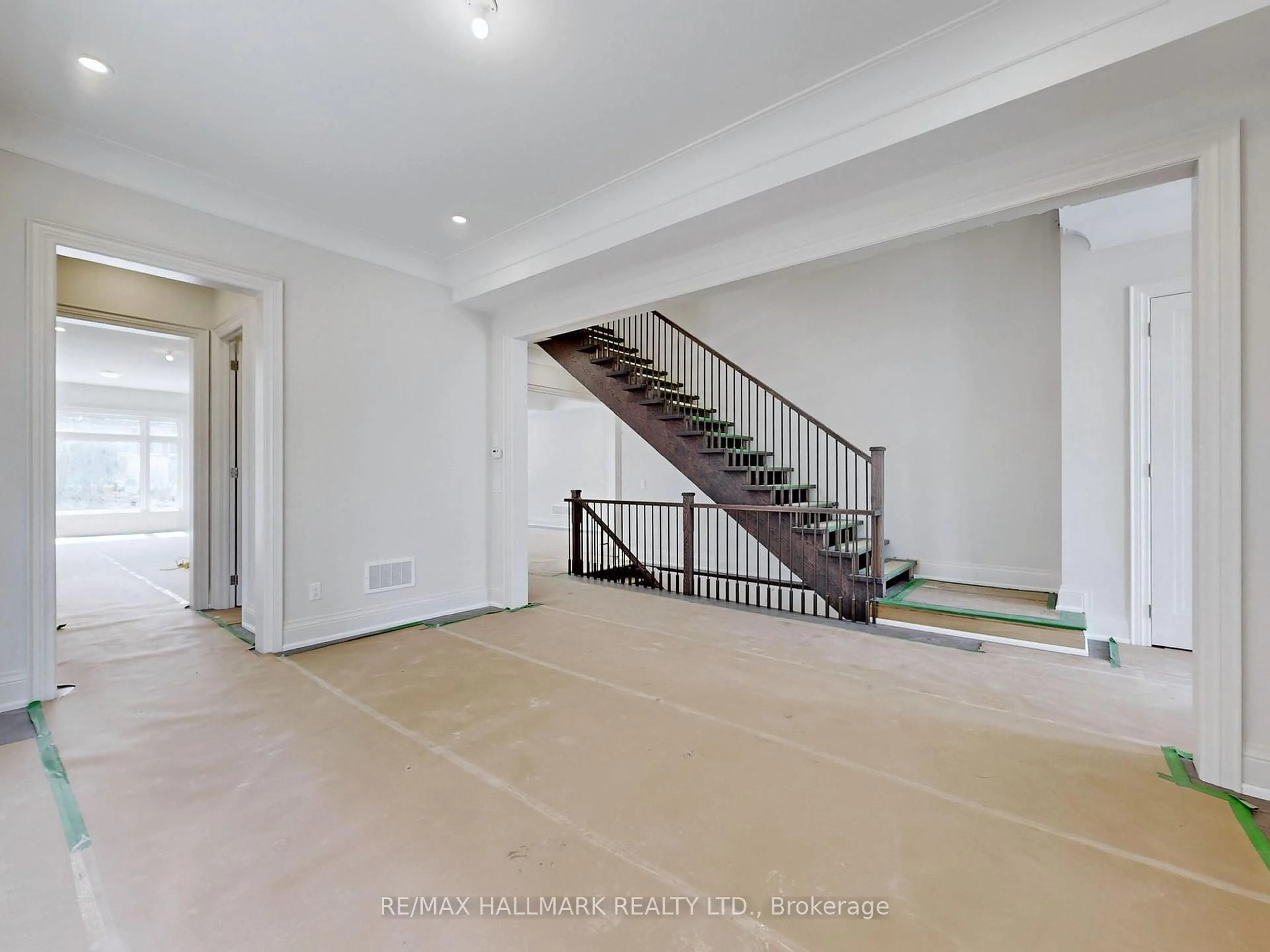Indoor foyer for 13 Calla Tr, Aurora Ontario L4G 6W1