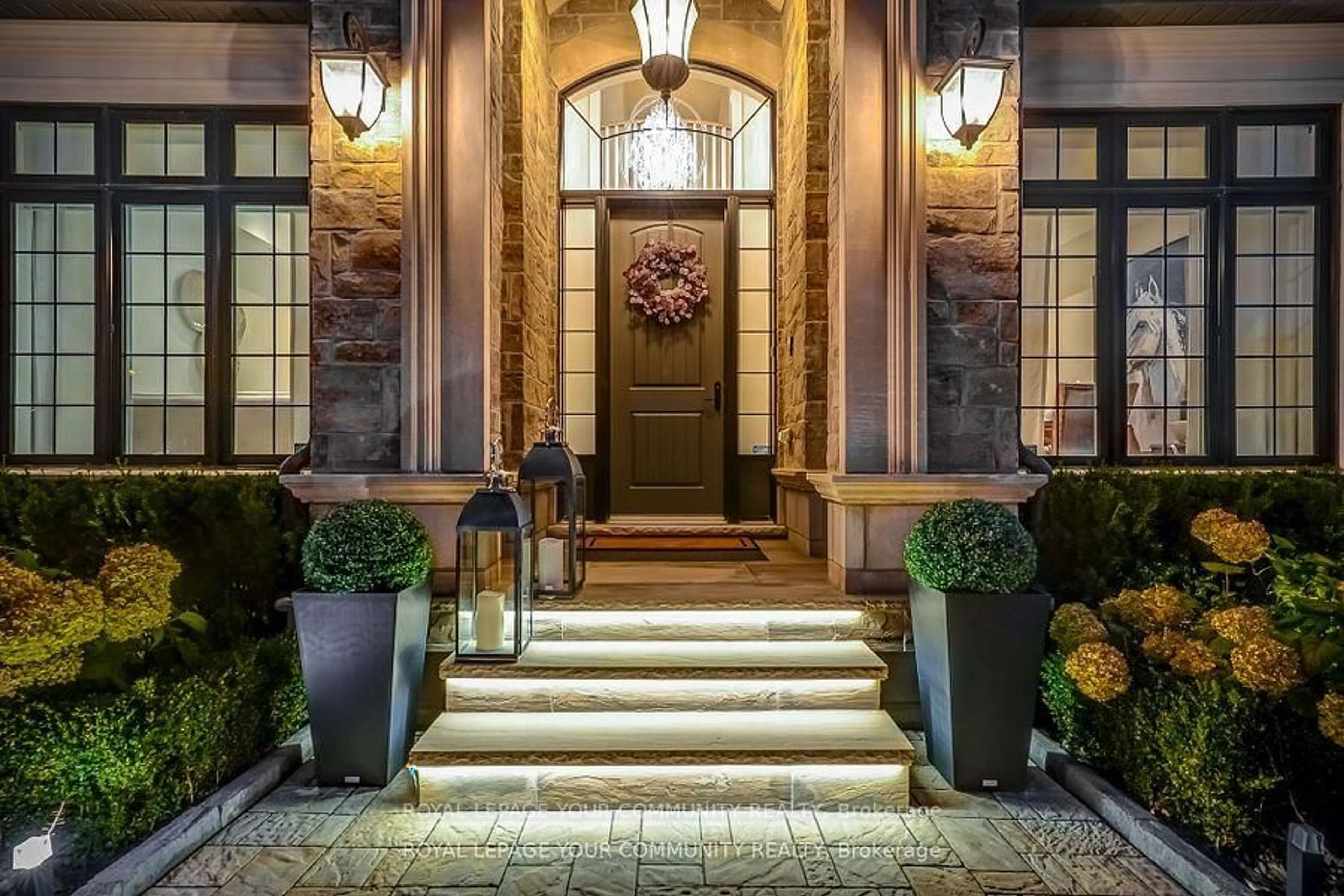 Indoor entryway for 12 Mary Natasha Crt, Vaughan Ontario L4H 3N5