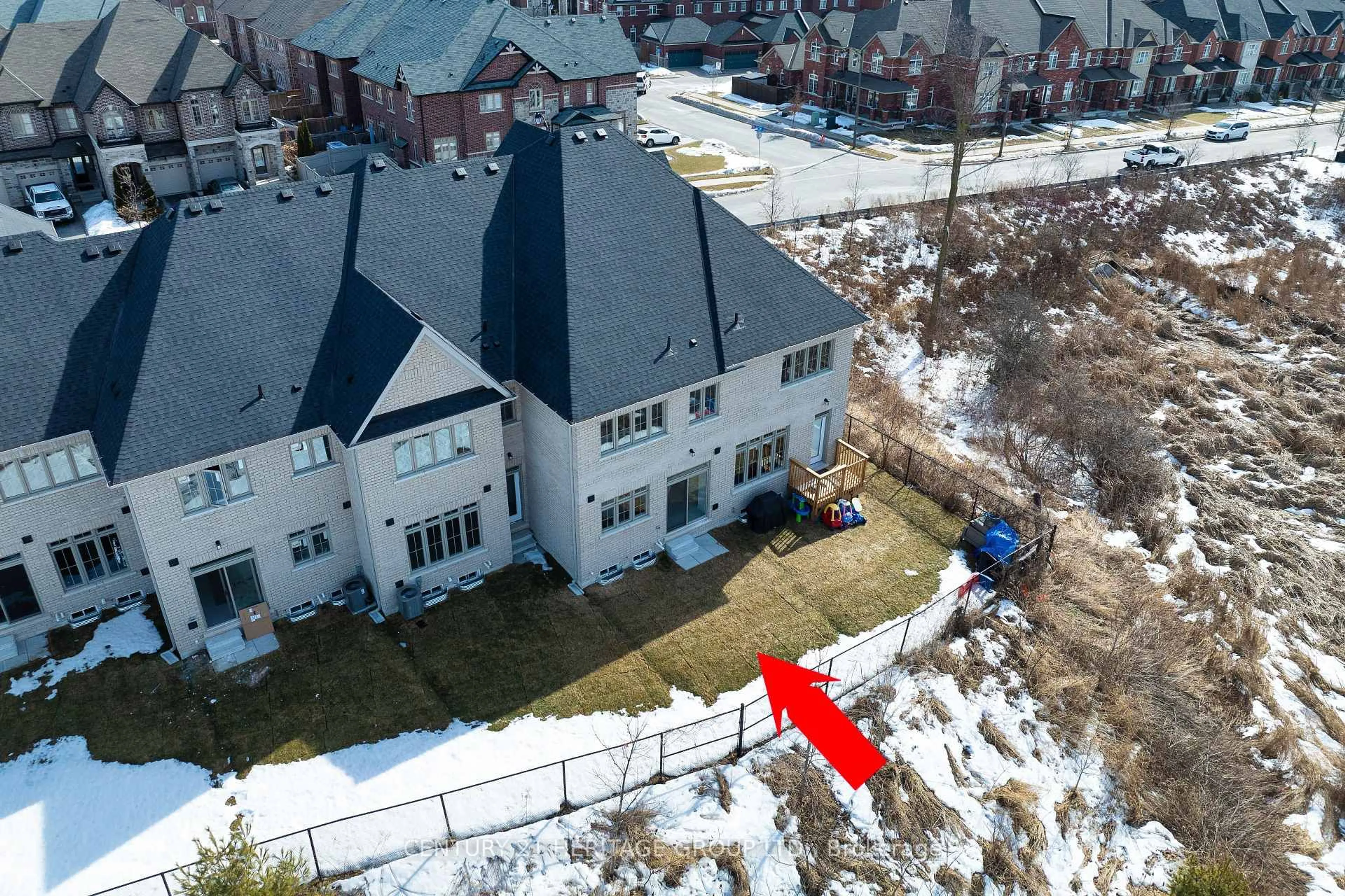 A pic from outside/outdoor area/front of a property/back of a property/a pic from drone, city buildings view from balcony for 44 Beechborough Cres, East Gwillimbury Ontario L9N 0L6