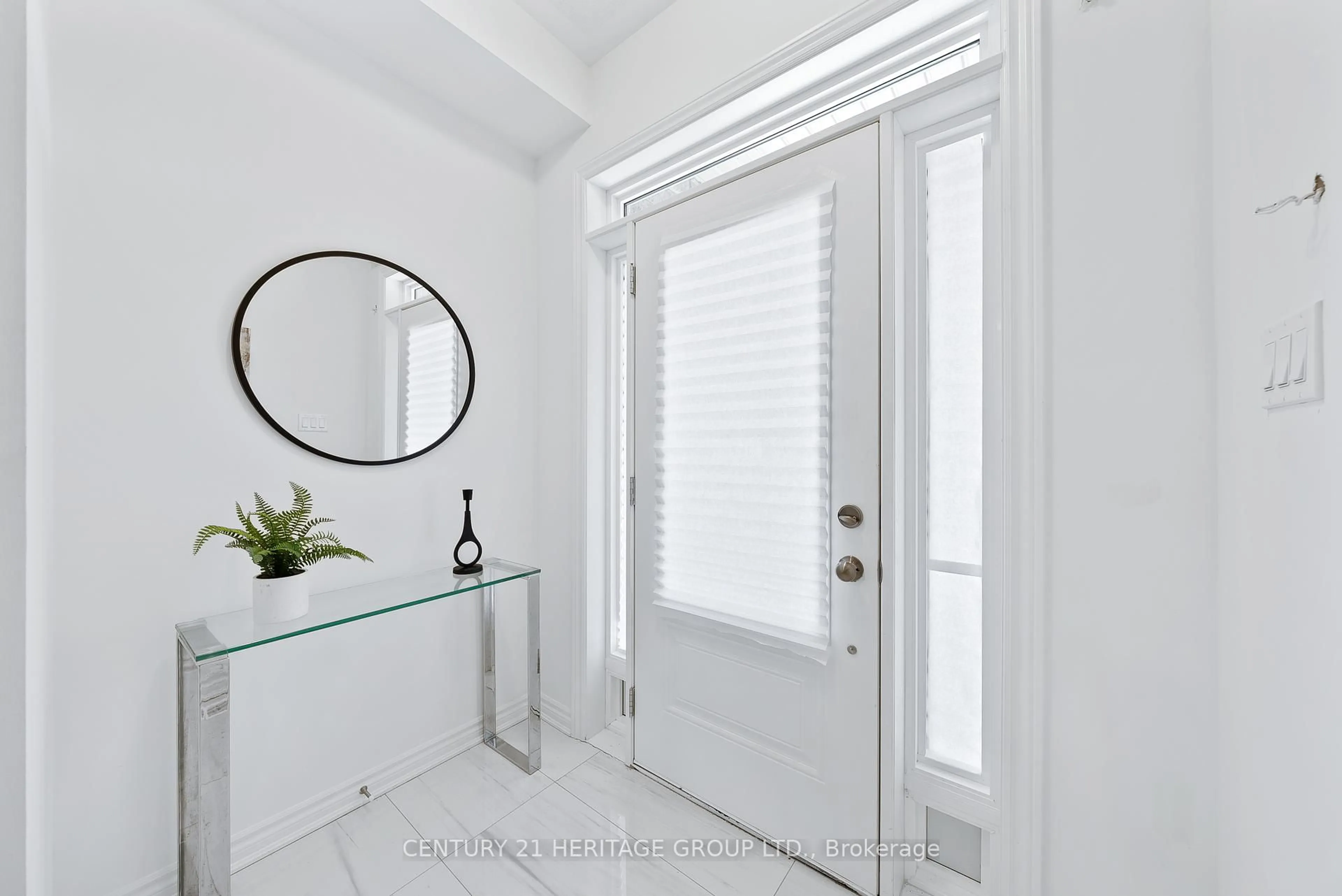 Indoor entryway for 44 Beechborough Cres, East Gwillimbury Ontario L9N 0L6