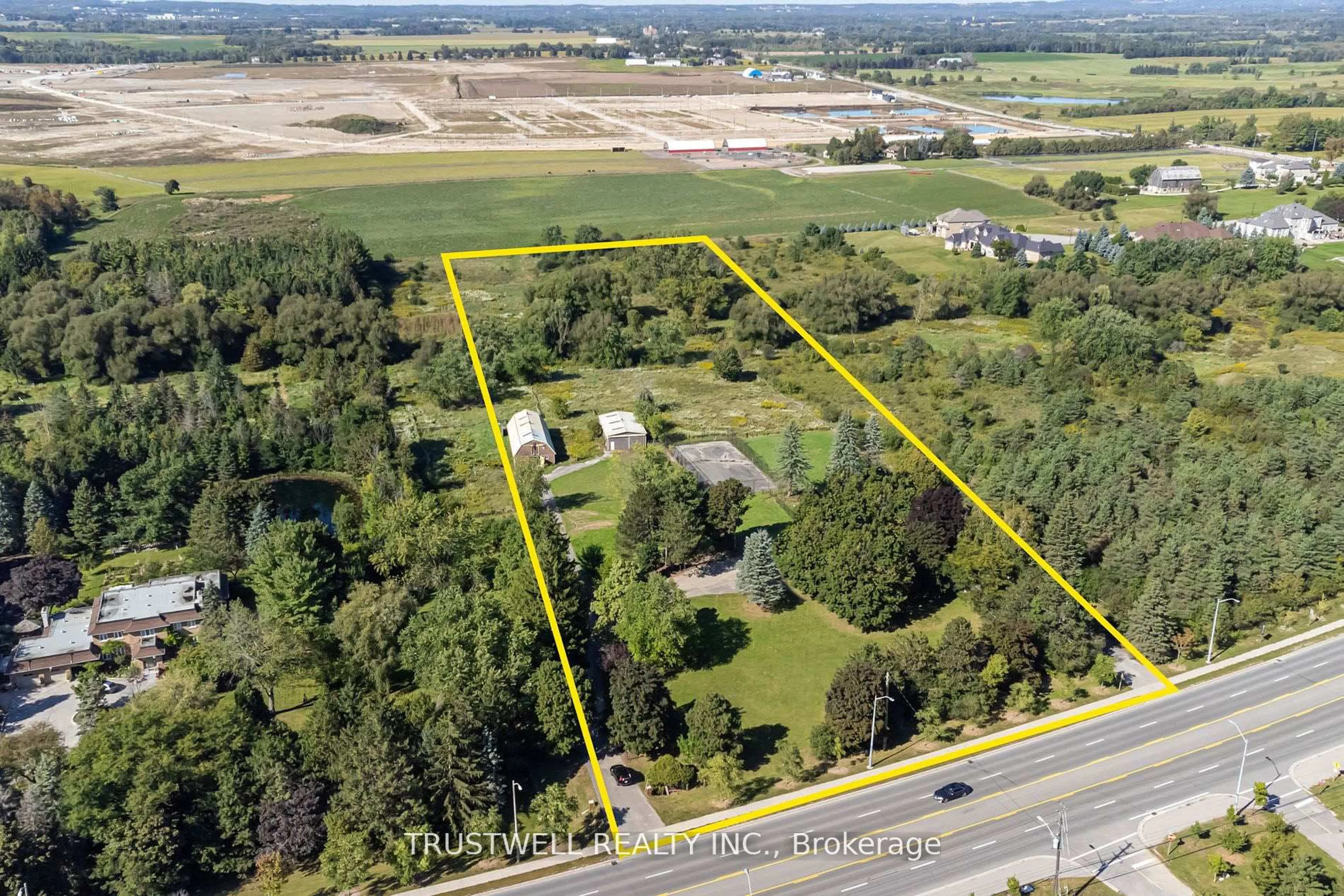 A pic from outside/outdoor area/front of a property/back of a property/a pic from drone, unknown for 3590 Major Mackenzie Dr, Markham Ontario L6C 1P6
