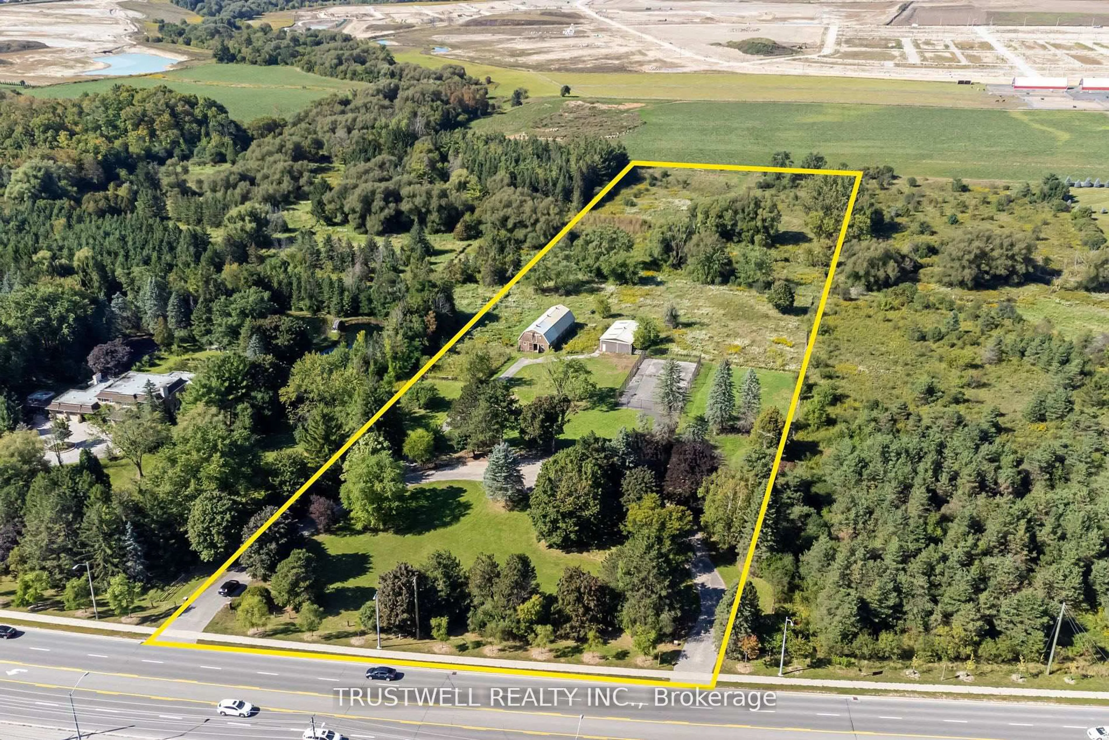 A pic from outside/outdoor area/front of a property/back of a property/a pic from drone, unknown for 3590 Major Mackenzie Dr, Markham Ontario L6C 1P6