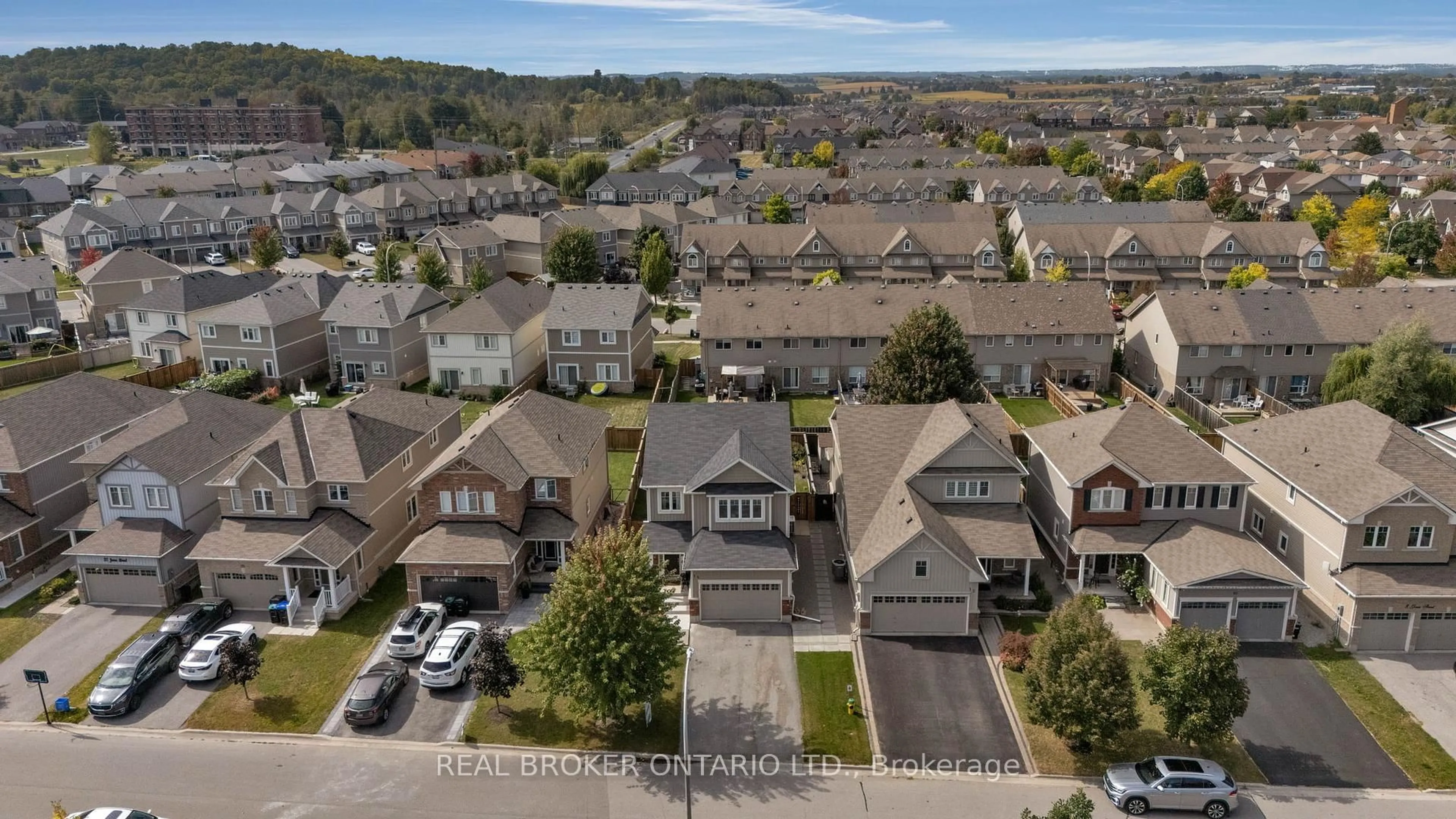 A pic from outside/outdoor area/front of a property/back of a property/a pic from drone, street for 14 Jones St, New Tecumseth Ontario L9R 0C1