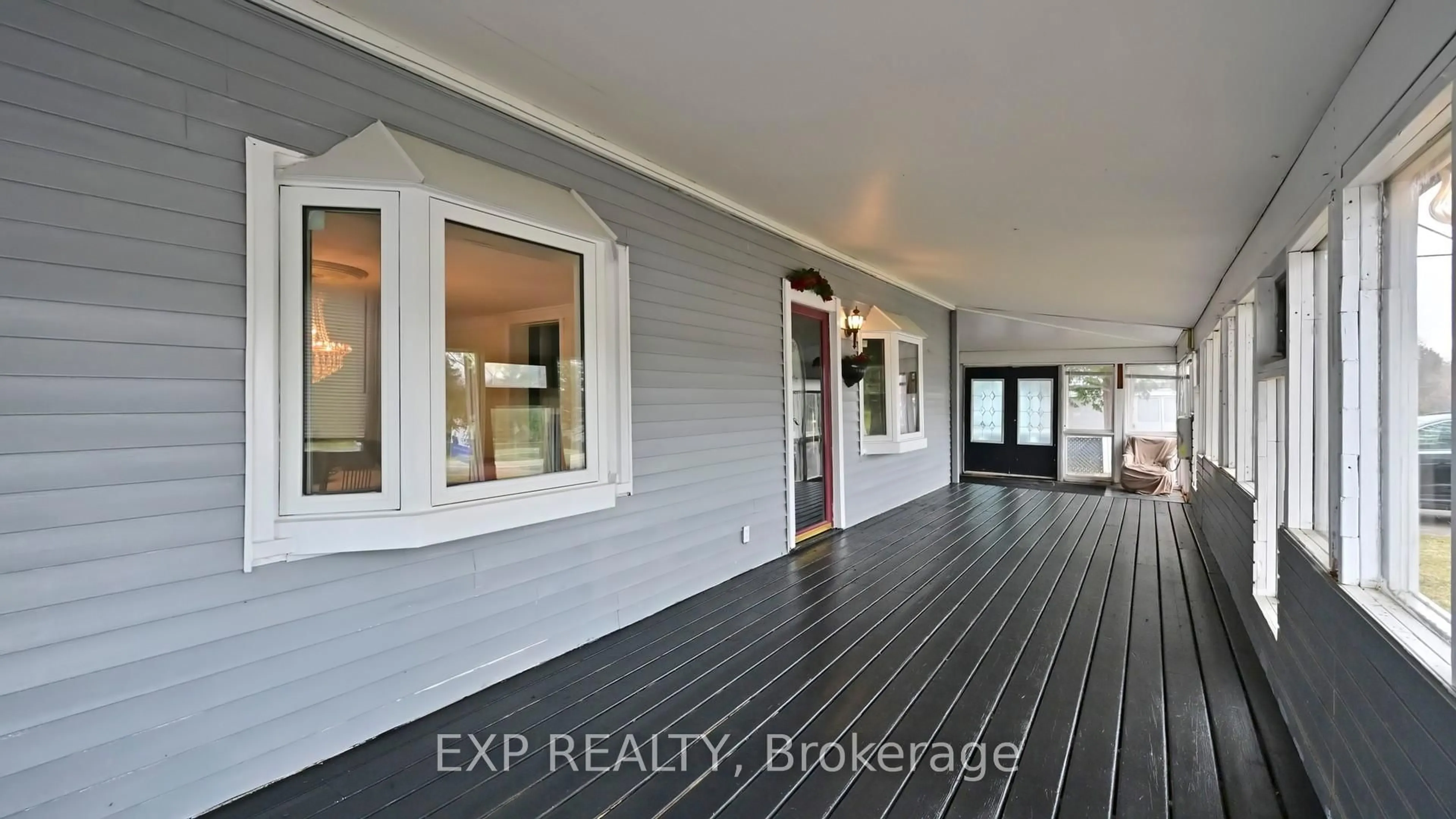 Indoor entryway for 246 Regional 8 Rd, Uxbridge Ontario L9P 1R1