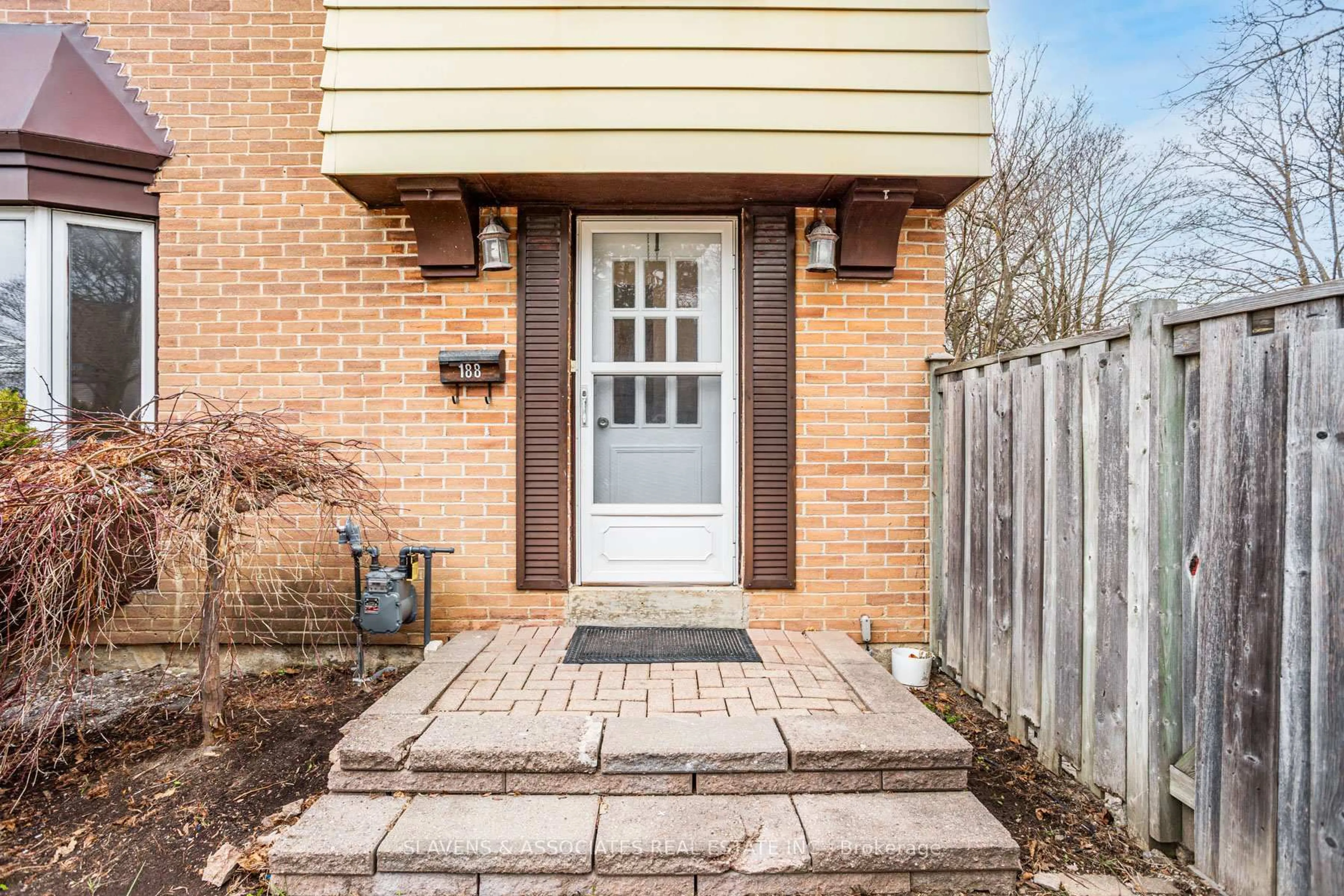 Unknown for 188 Springhead Gdns, Richmond Hill Ontario L4C 5C6