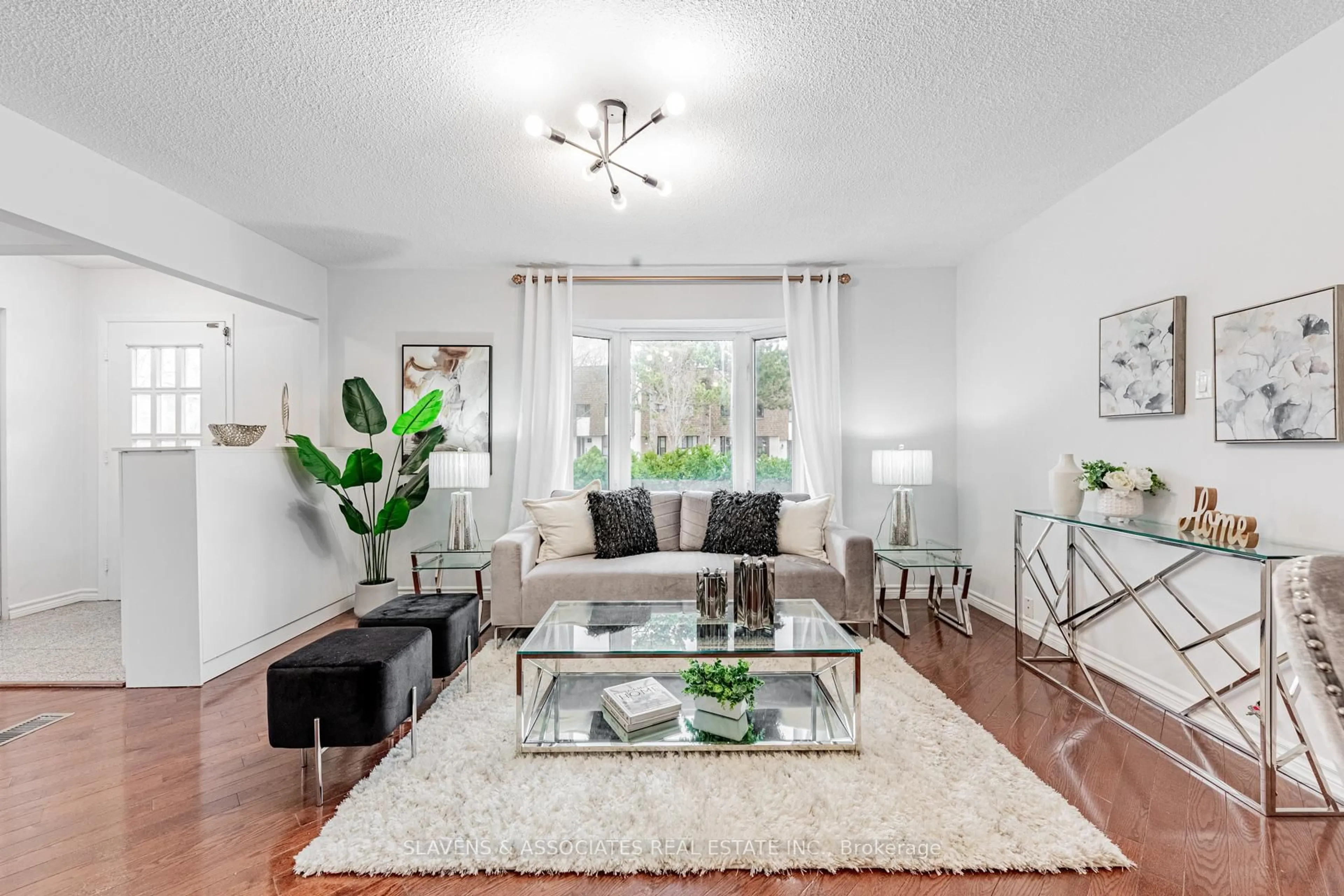 Living room with furniture, unknown for 188 Springhead Gdns, Richmond Hill Ontario L4C 5C6