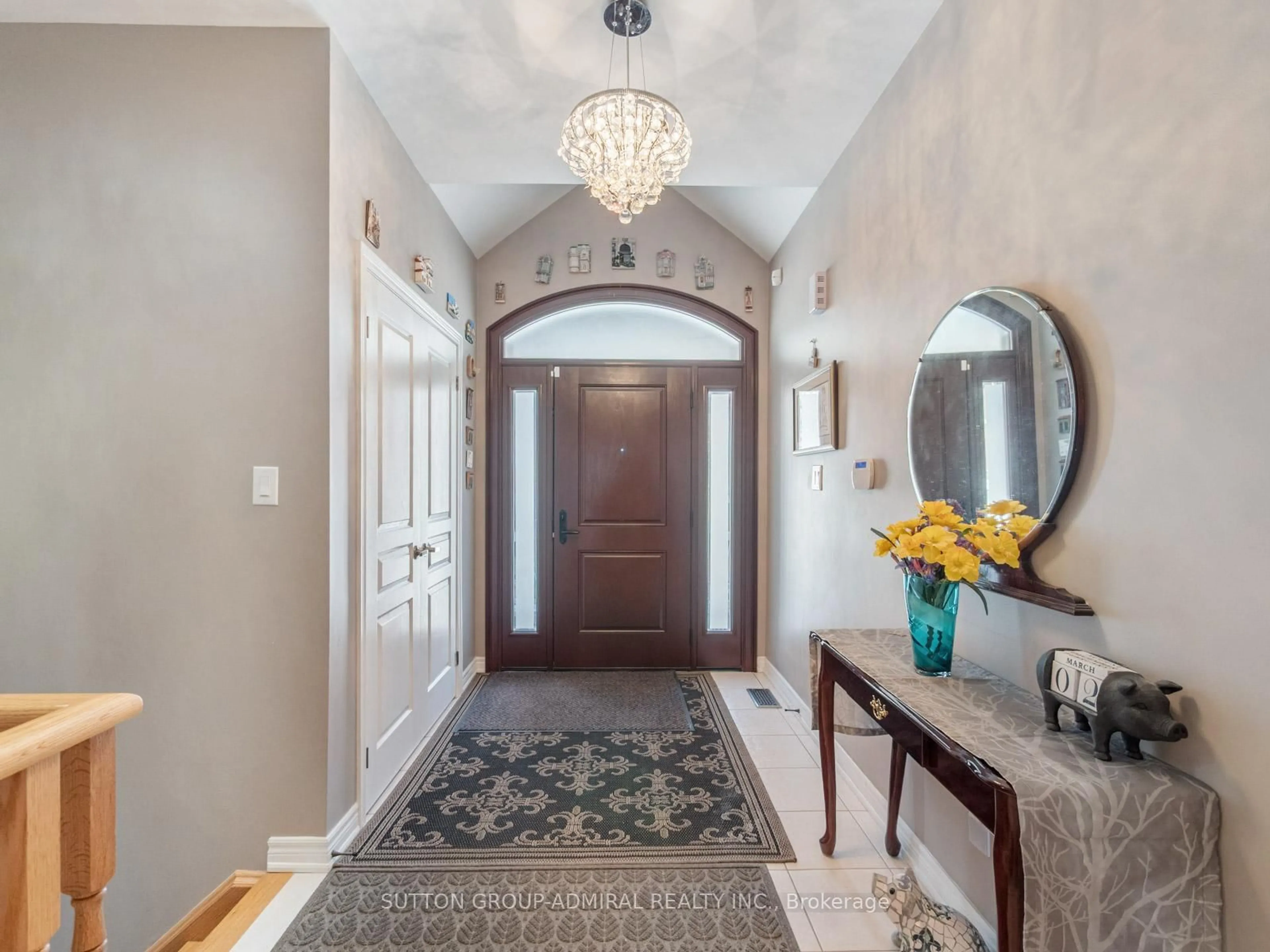 Indoor entryway for 8 Little Hannah Lane, Vaughan Ontario L6A 0E3