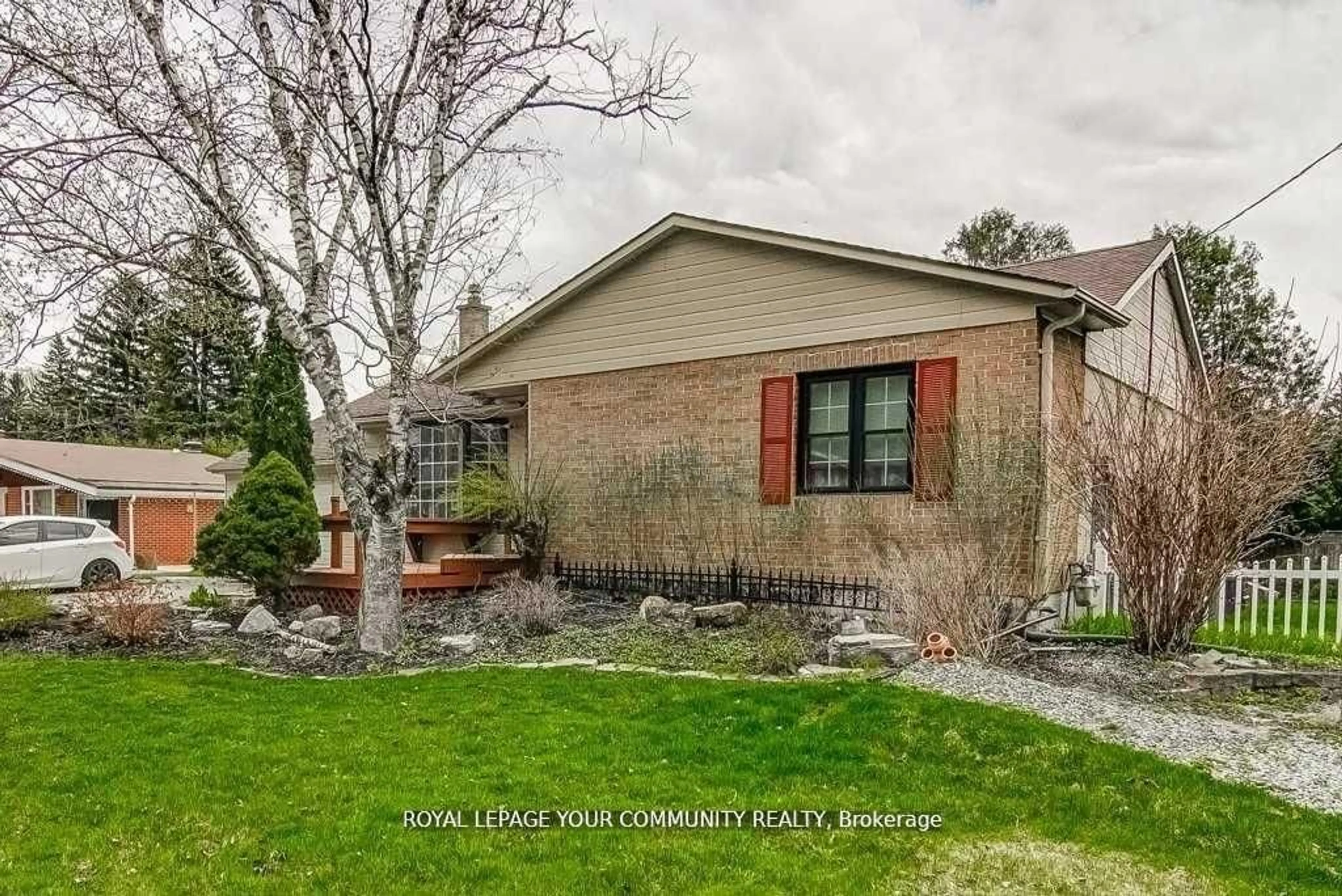Home with brick exterior material, unknown for 768 Grace St, Newmarket Ontario L3Y 2L3