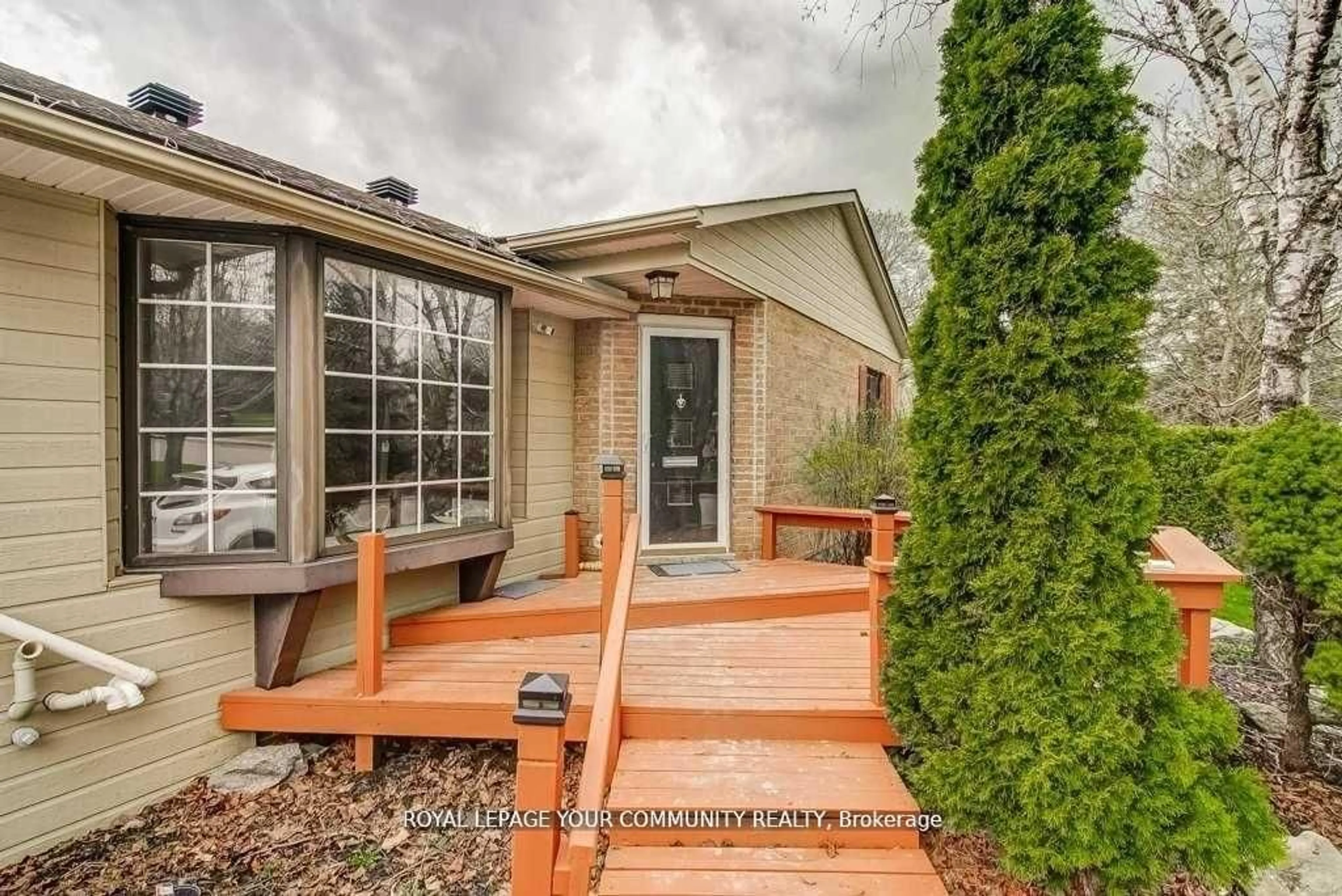 Home with brick exterior material, street for 768 Grace St, Newmarket Ontario L3Y 2L3