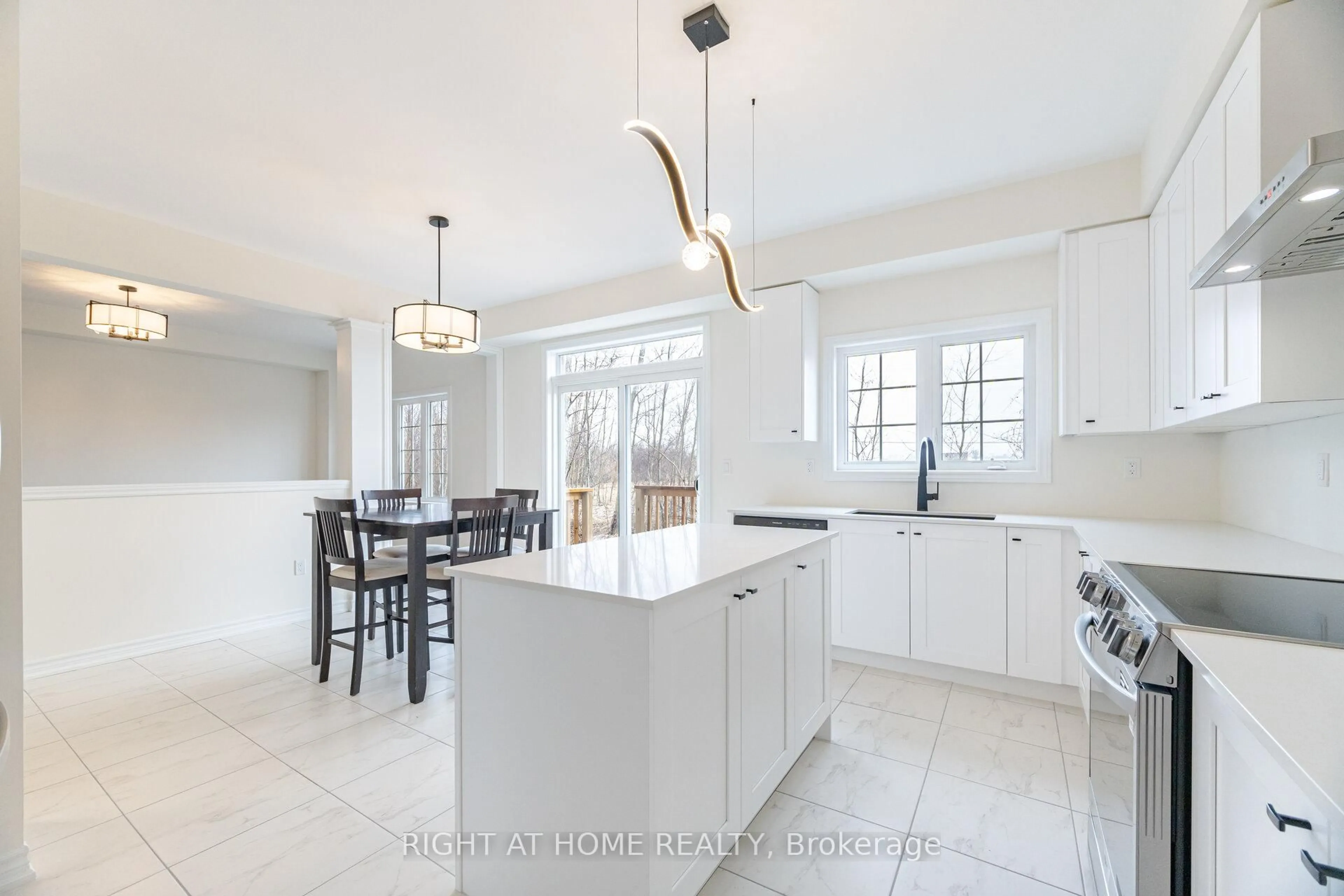 Open concept kitchen, ceramic/tile floor for 125 Cliff Thompson Crt, Georgina Ontario L0E 1R0