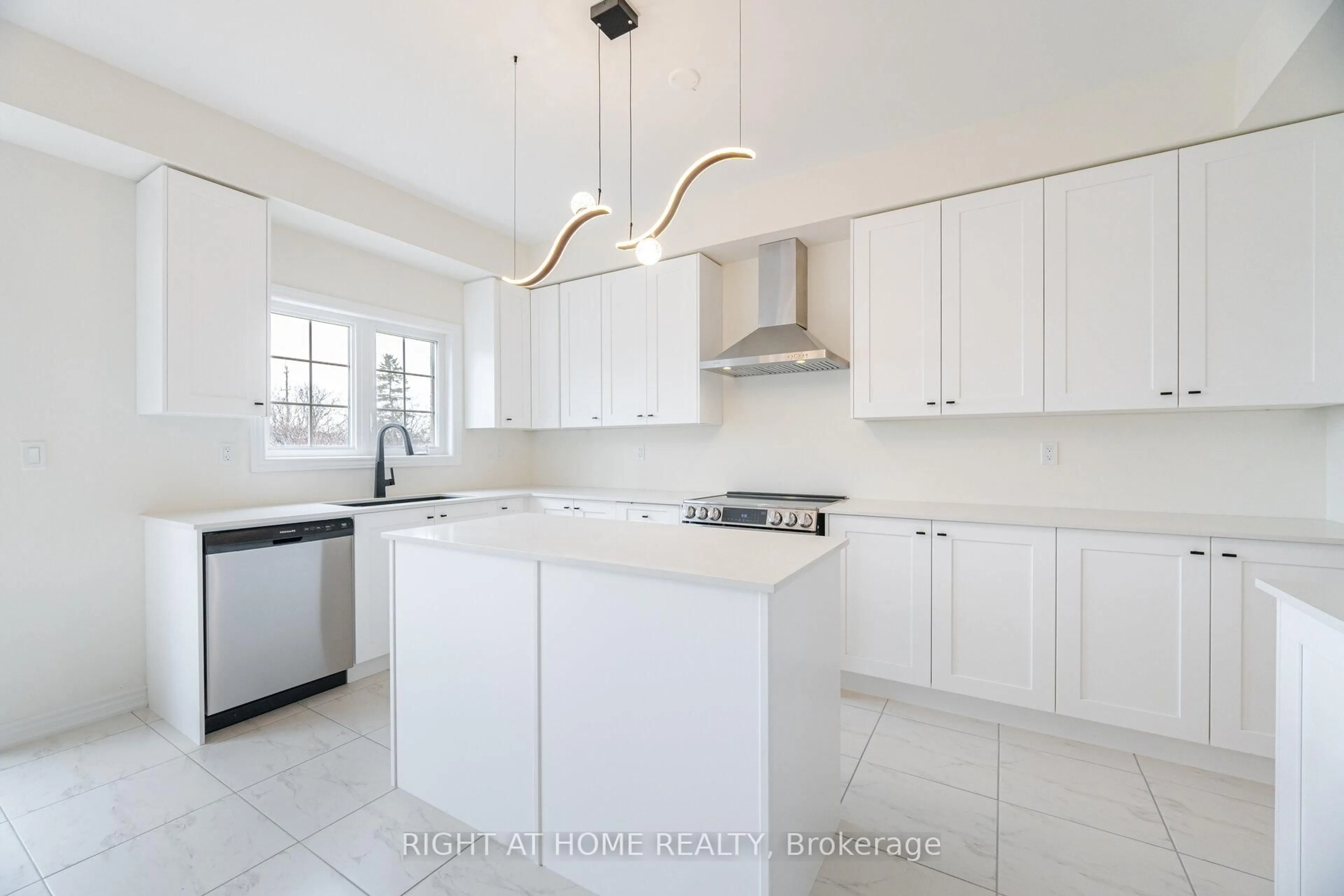 Unknown for 125 Cliff Thompson Crt, Georgina Ontario L0E 1R0