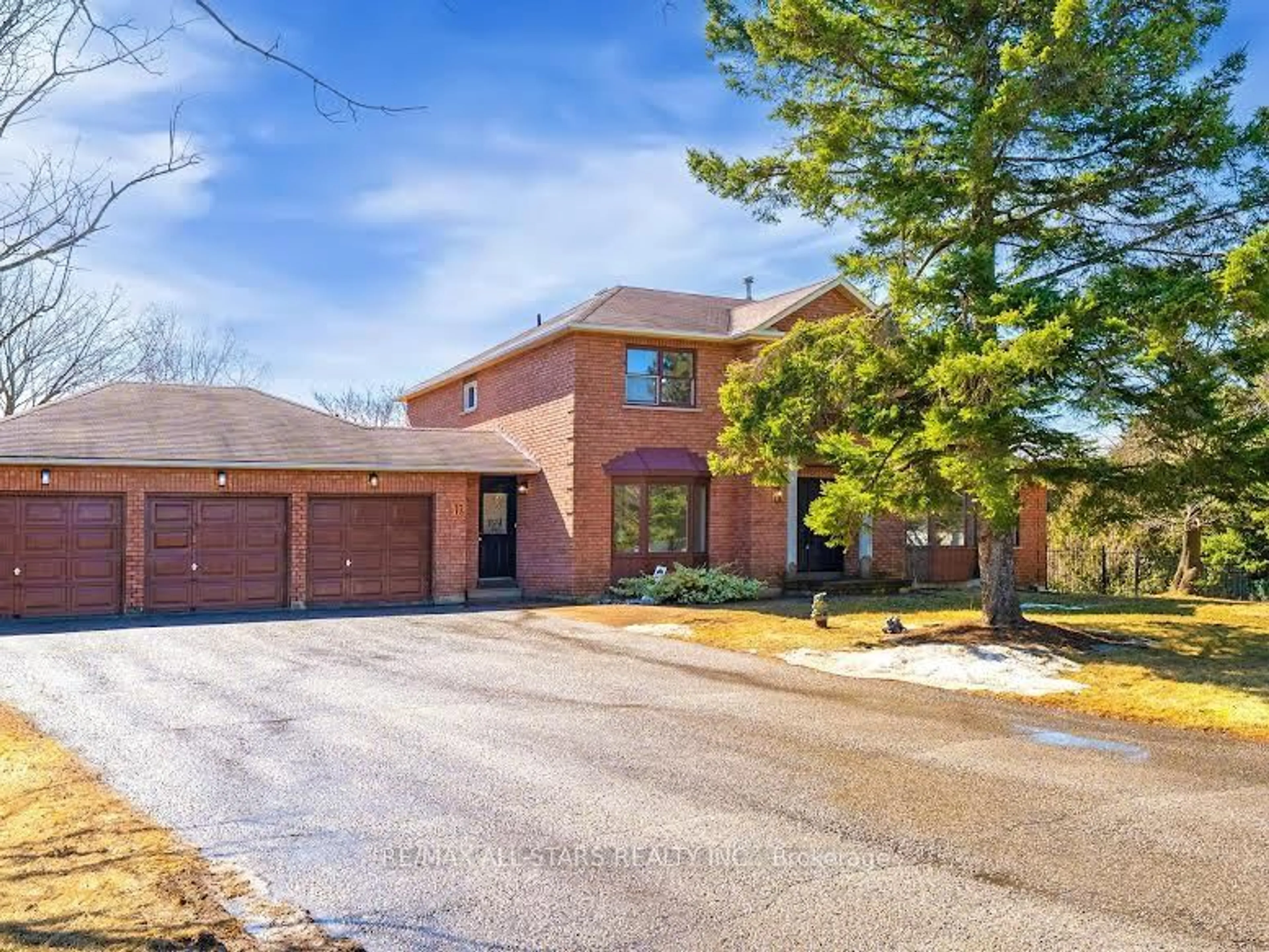 Home with brick exterior material, street for 19 Sleepy Hollow Lane, Whitchurch-Stouffville Ontario L4A 3G7