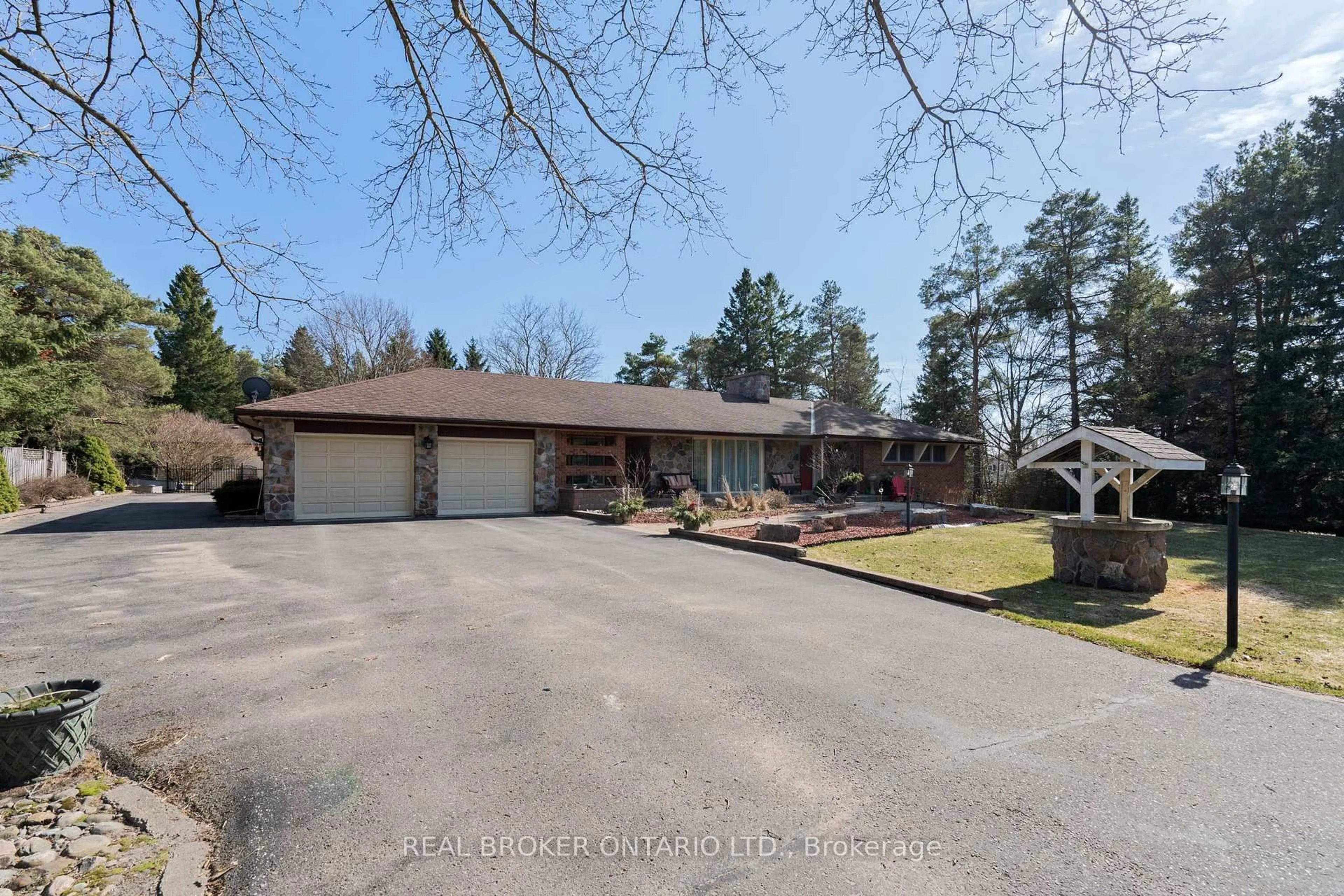 A pic from outside/outdoor area/front of a property/back of a property/a pic from drone, street for 309 Wagg Rd, Uxbridge Ontario L0C 1A0