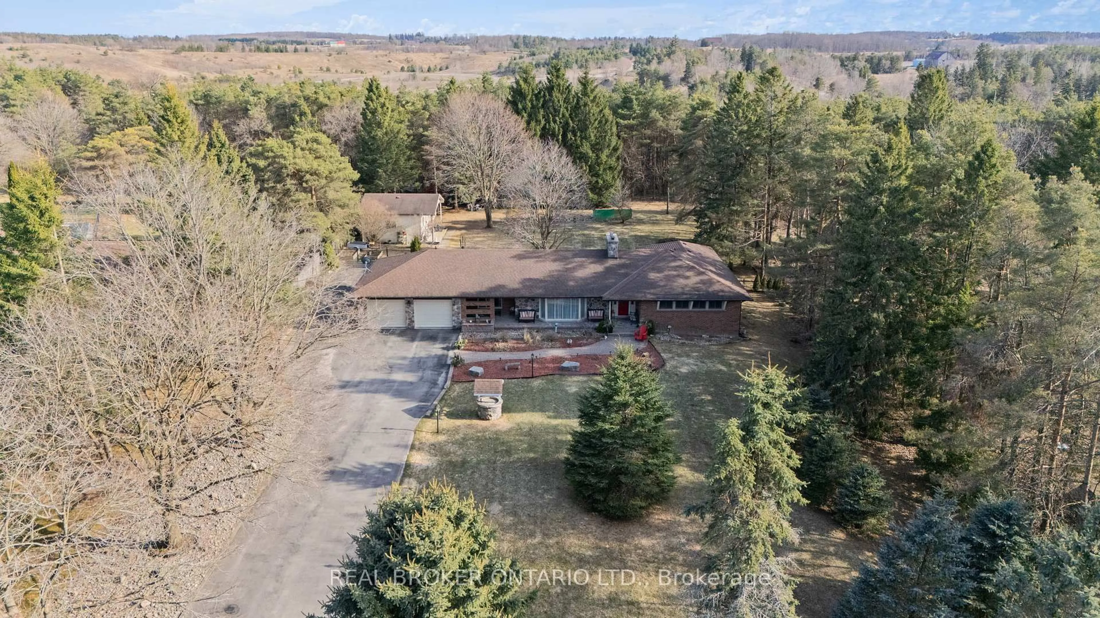 A pic from outside/outdoor area/front of a property/back of a property/a pic from drone, unknown for 309 Wagg Rd, Uxbridge Ontario L0C 1A0