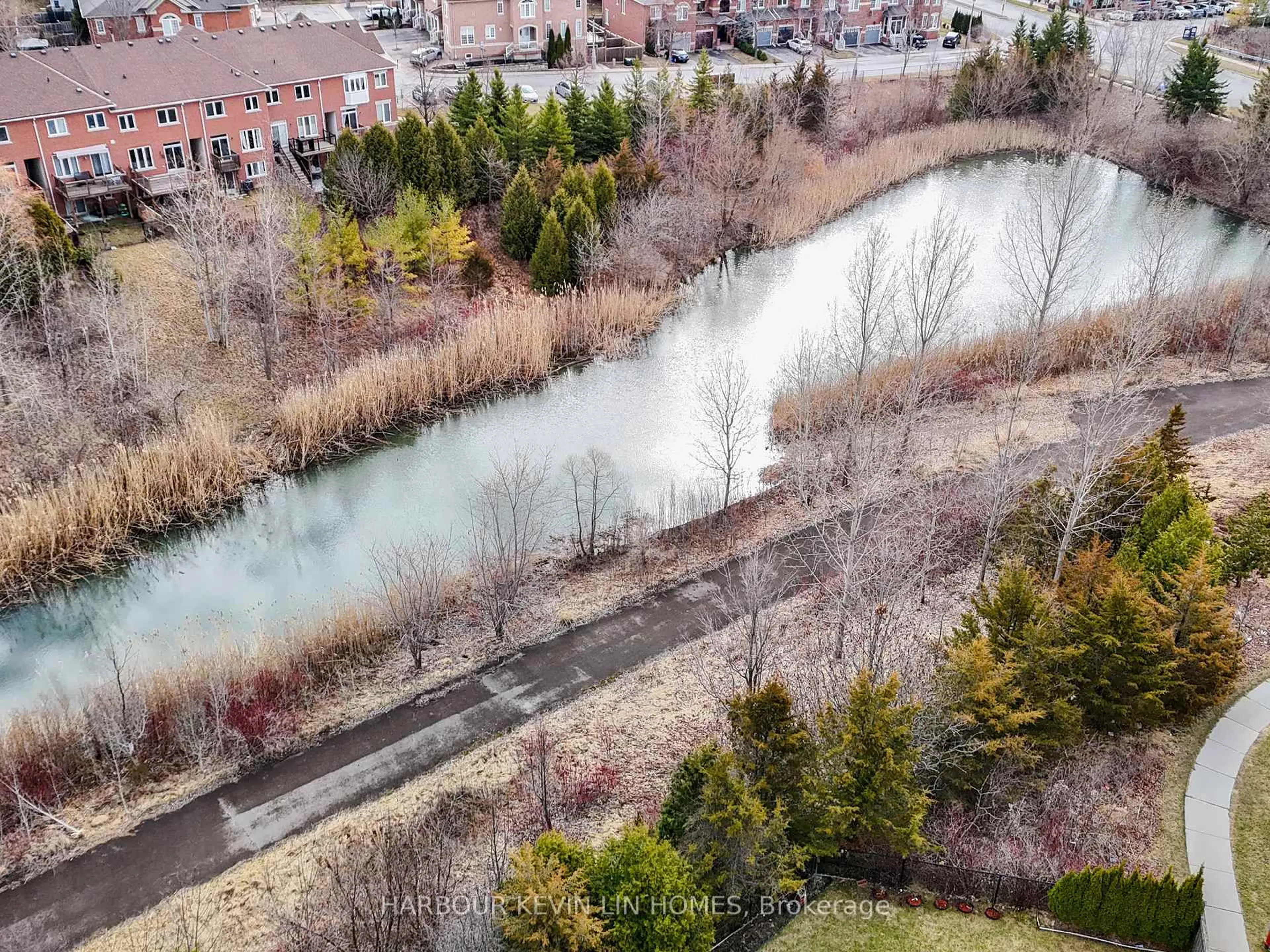 A pic from outside/outdoor area/front of a property/back of a property/a pic from drone, water/lake/river/ocean view for 28 Grange Dr, Richmond Hill Ontario L4E 4T1
