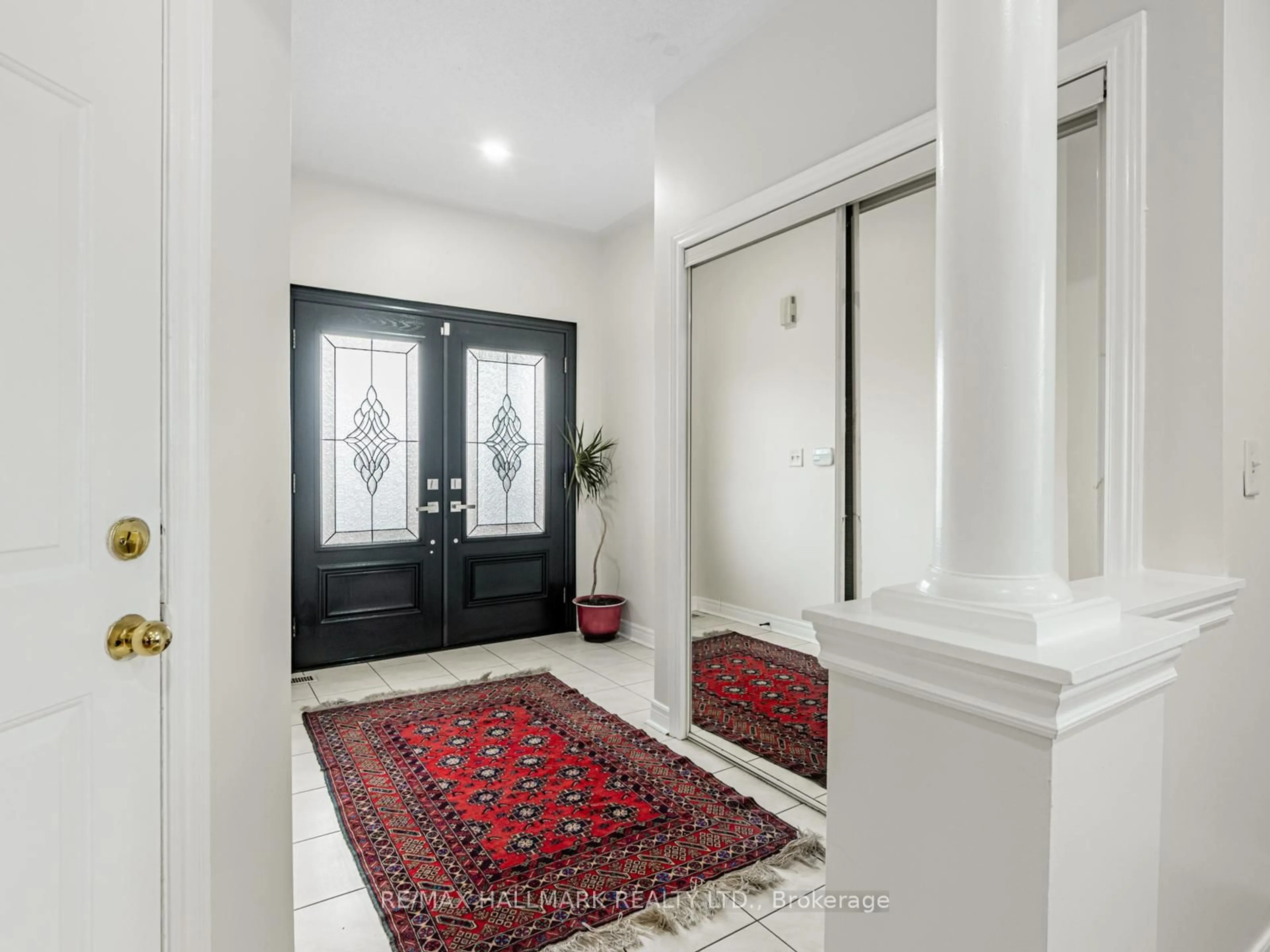 Indoor entryway for 156 Bachman Dr, Vaughan Ontario L6A 3R7