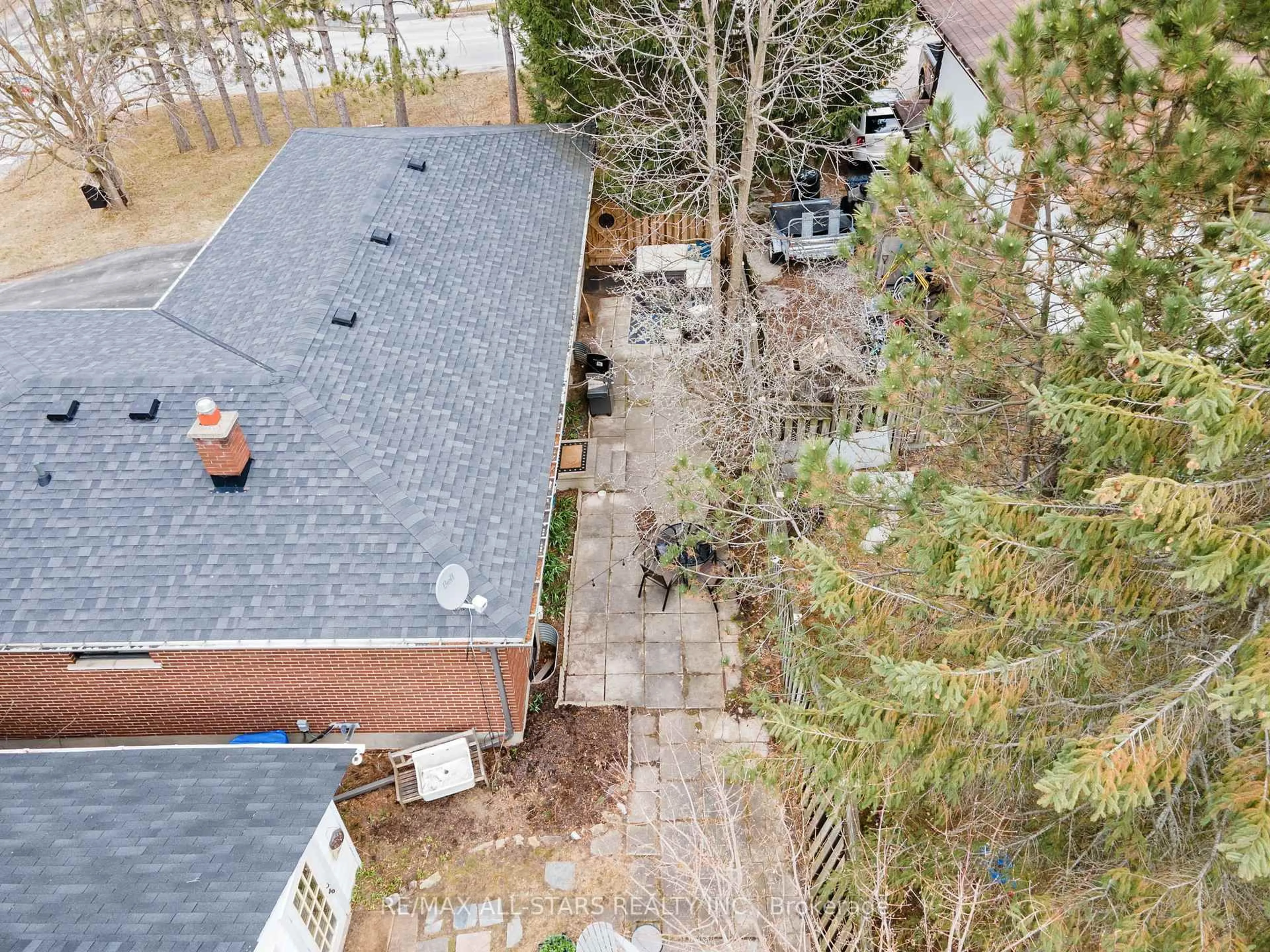 A pic from outside/outdoor area/front of a property/back of a property/a pic from drone, unknown for 12 Joseph St, Uxbridge Ontario L9P 1H8