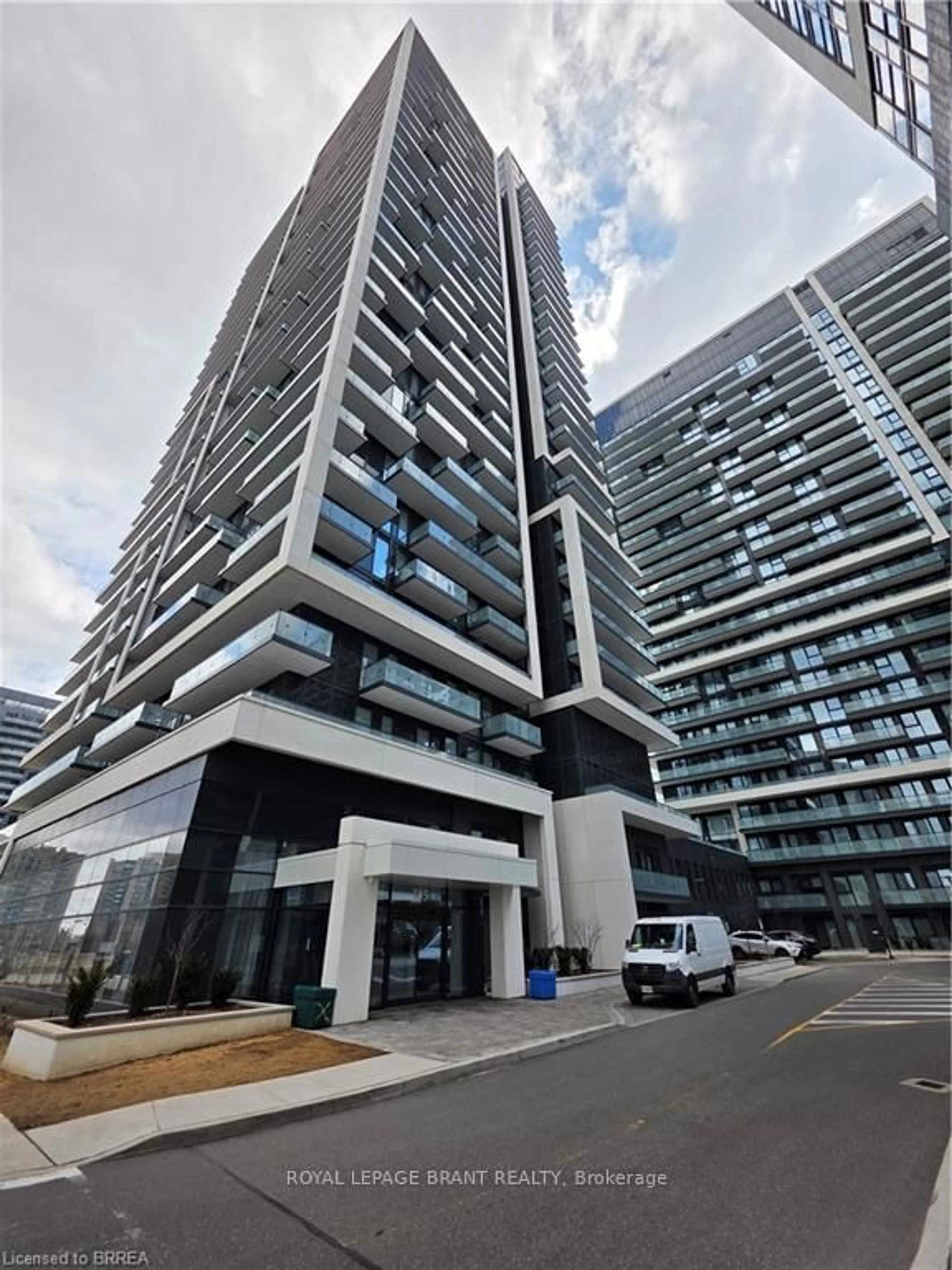 Indoor foyer for 105 Oneida Cres ##1203, Richmond Hill Ontario L4B 0H6