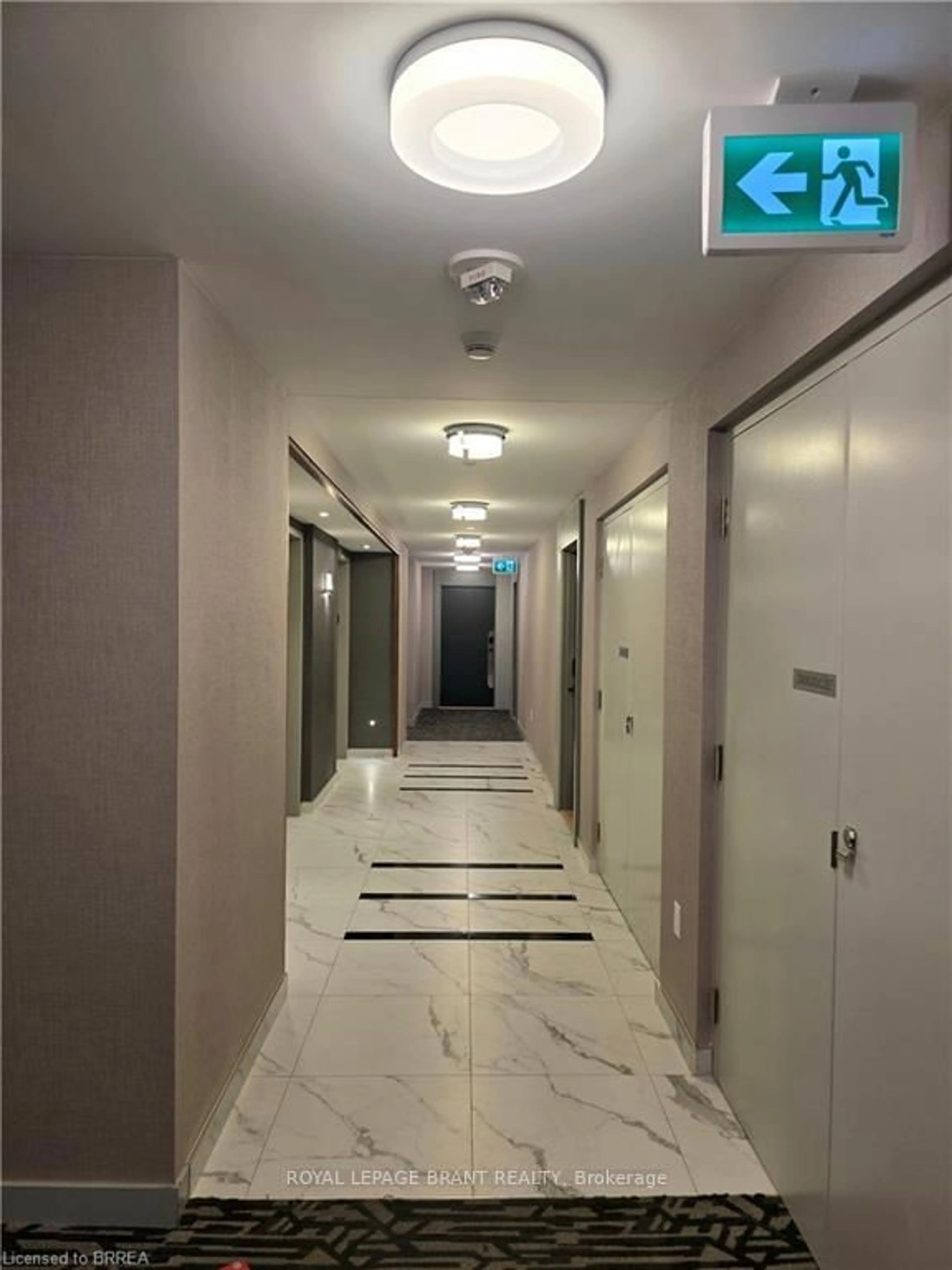 Indoor foyer for 105 Oneida Cres ##1203, Richmond Hill Ontario L4B 0H6