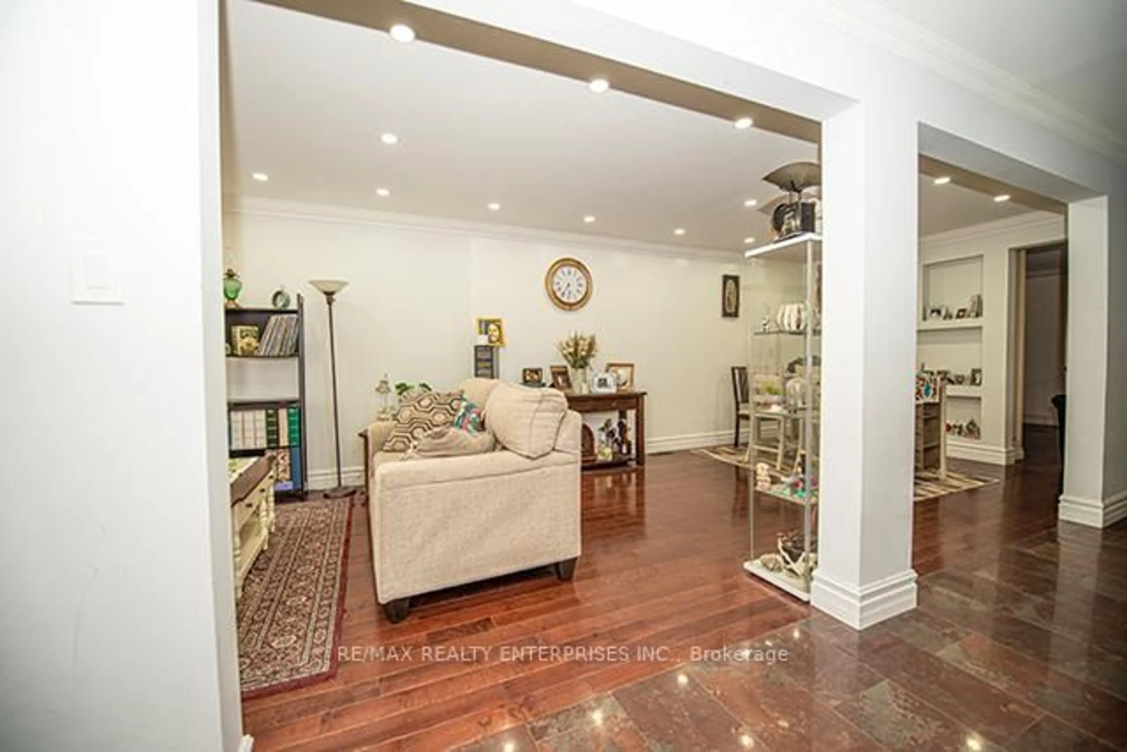 Unknown for 117 Sassafras Circ, Vaughan Ontario L4J 8M9