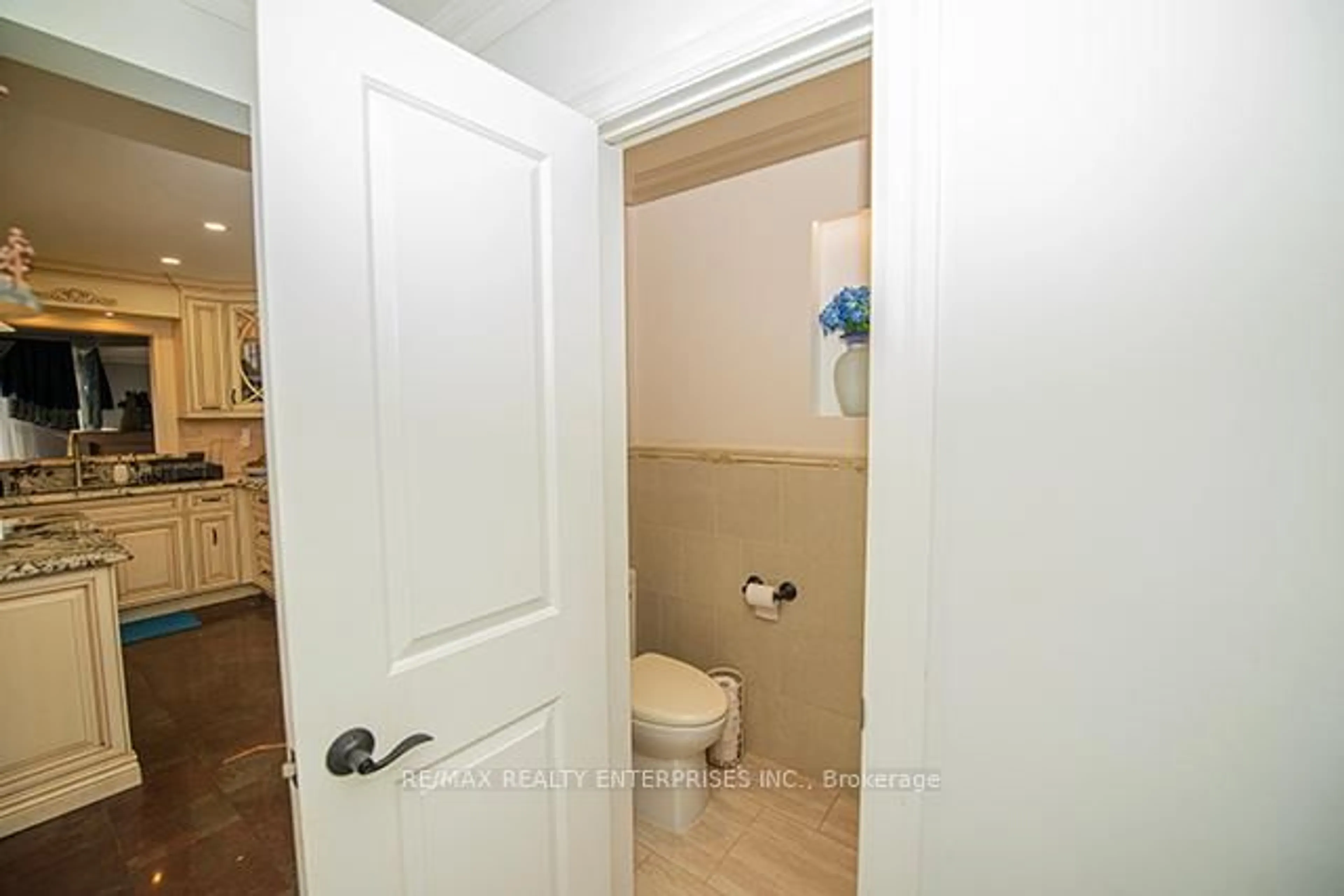 Standard bathroom, unknown for 117 Sassafras Circ, Vaughan Ontario L4J 8M9