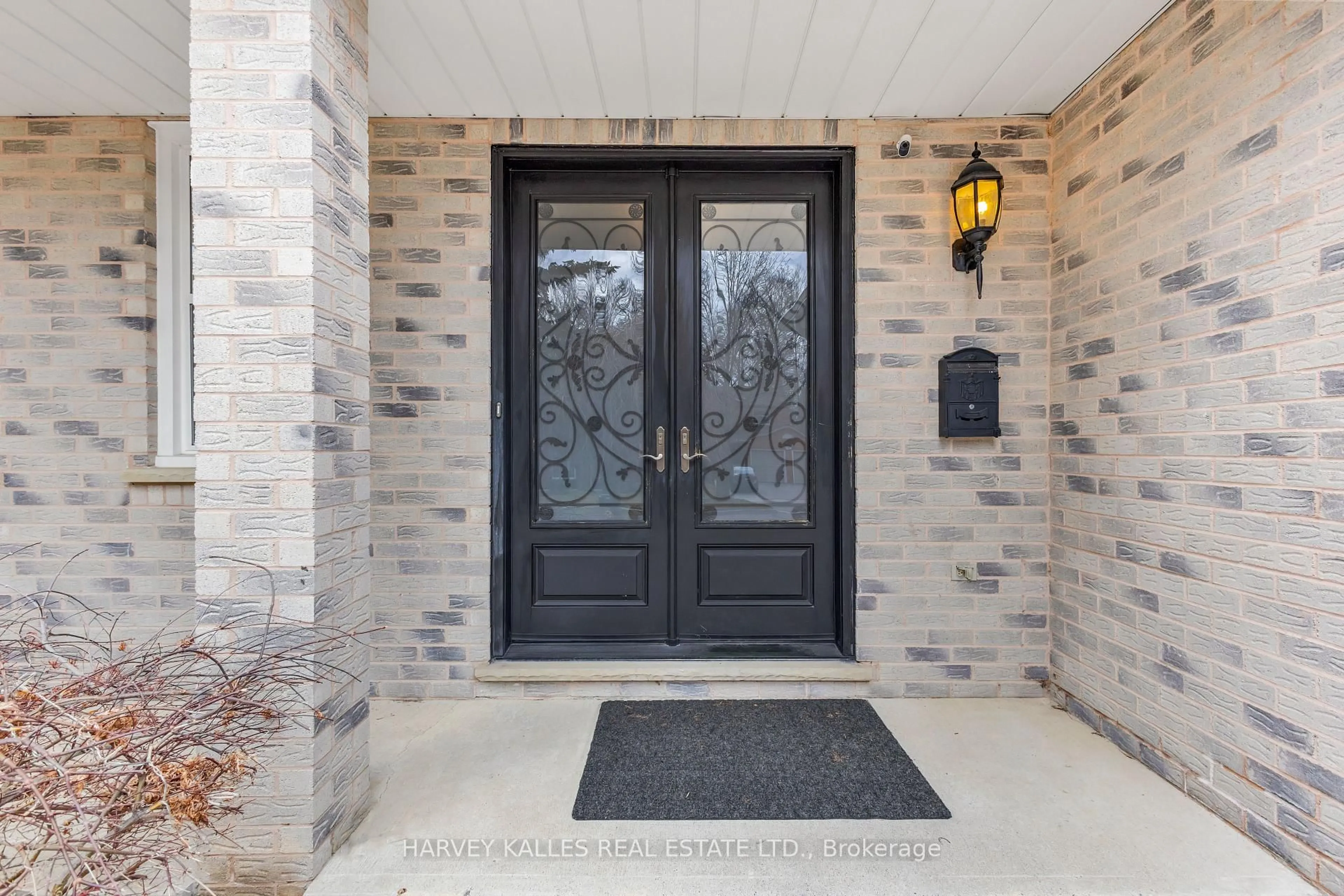 Indoor entryway for 222 Kemano Rd, Aurora Ontario L4G 4Y9