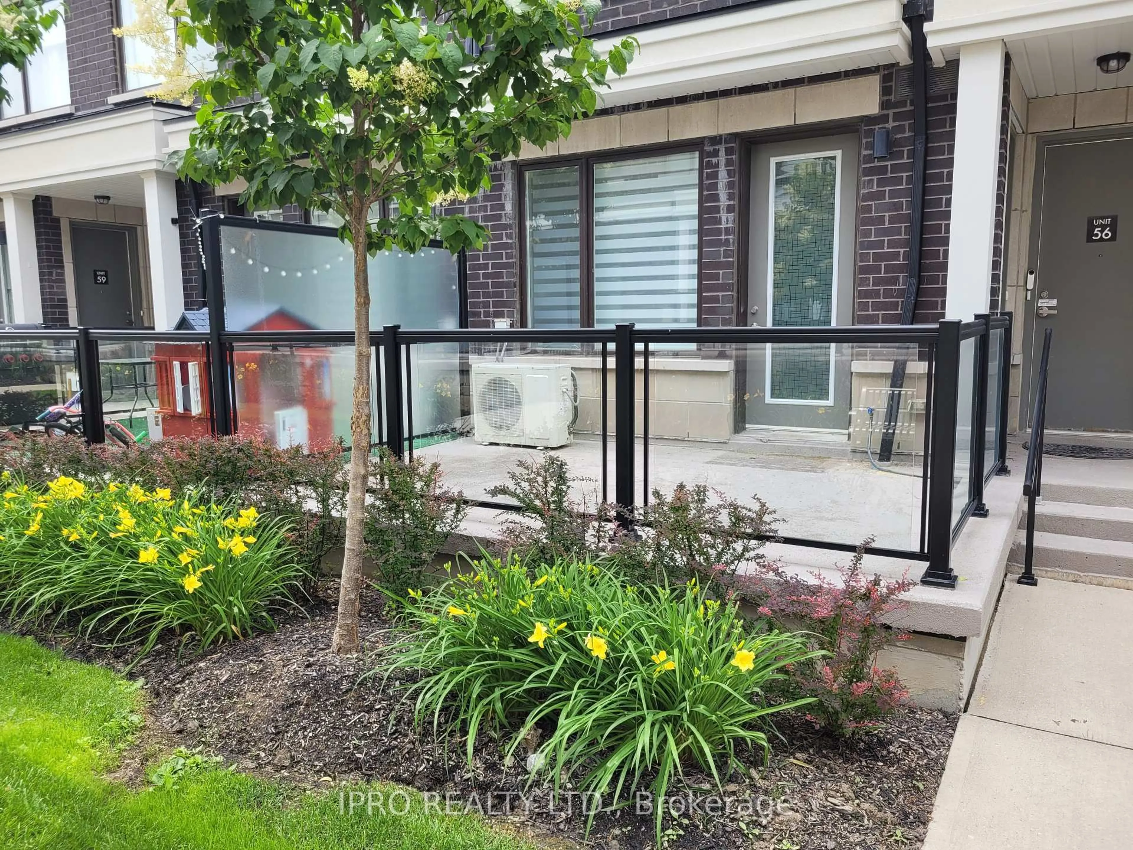 Patio, street for 300 Alex Gardner Circ #55, Aurora Ontario L4G 3G5