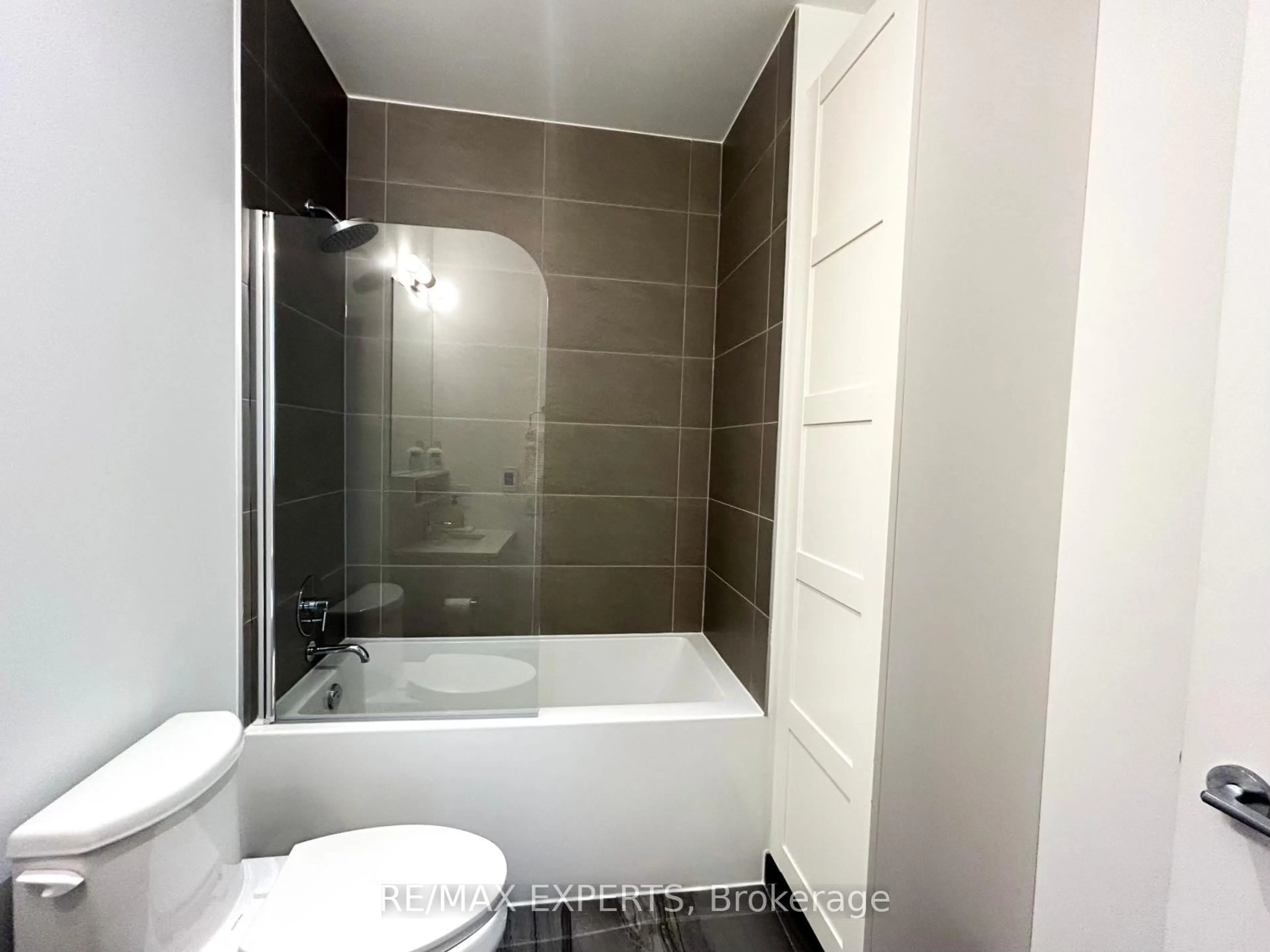 Standard bathroom, unknown for 9 Buttermill Ave #TH05, Vaughan Ontario L4K 0M5