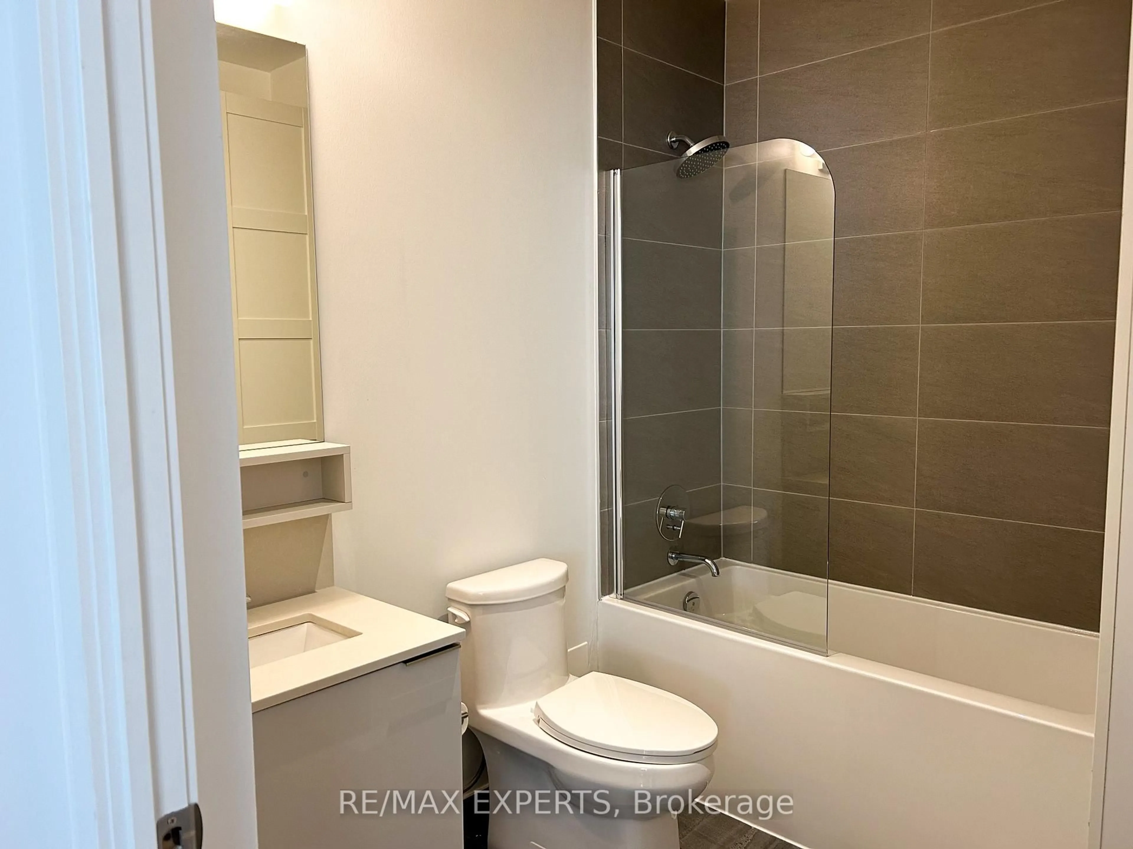 Standard bathroom, ceramic/tile floor for 9 Buttermill Ave #TH05, Vaughan Ontario L4K 0M5