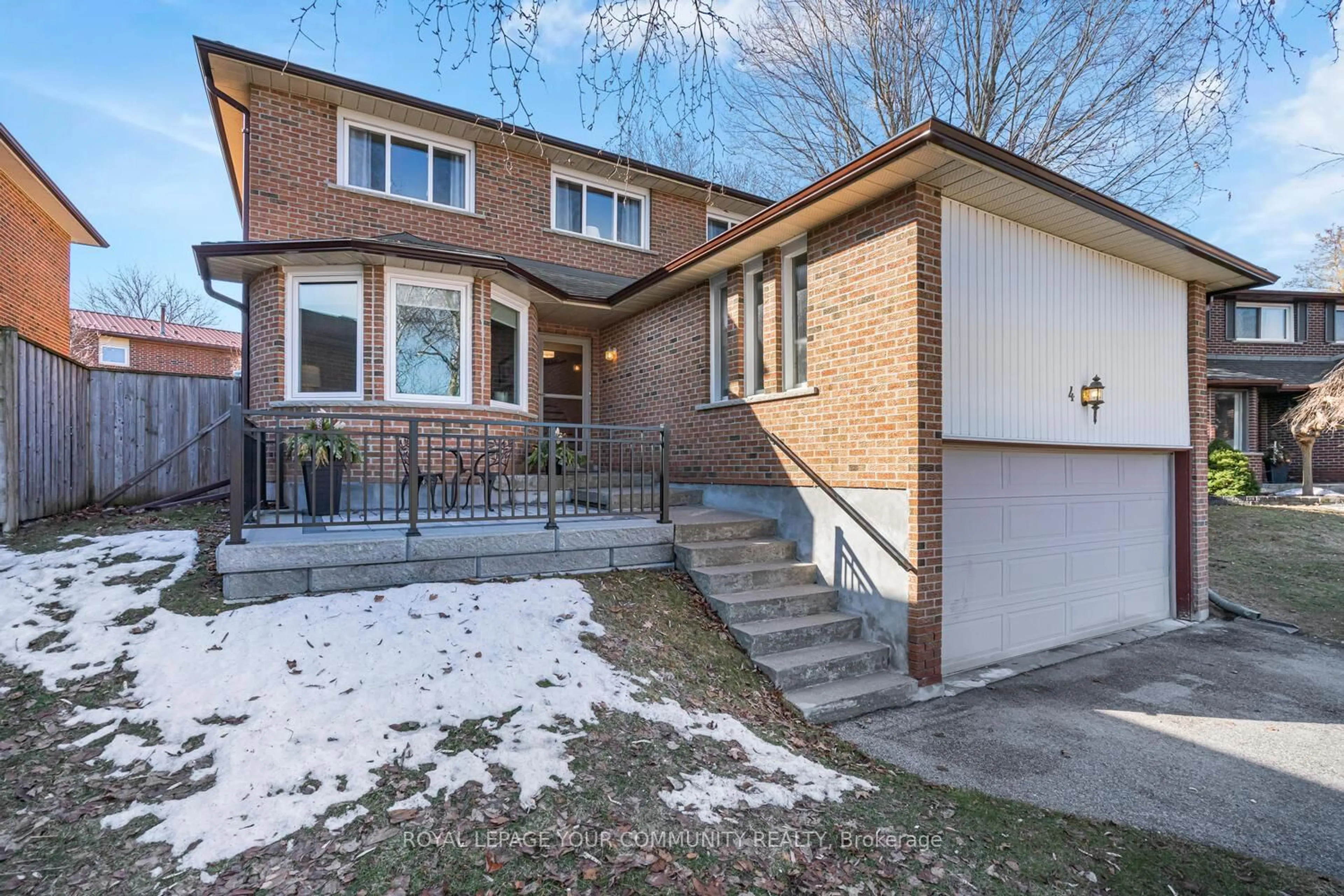 Home with brick exterior material, street for 42 Portland Cres, Newmarket Ontario L3Y 6A5
