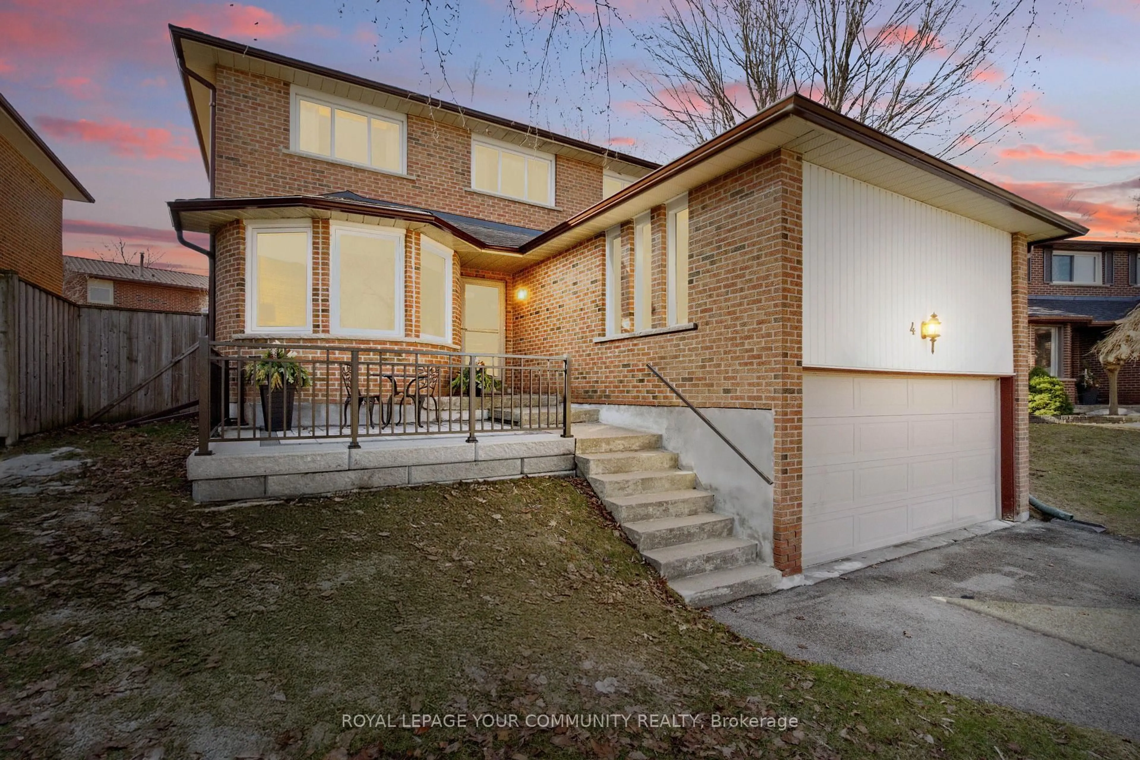 Home with brick exterior material, street for 42 Portland Cres, Newmarket Ontario L3Y 6A5