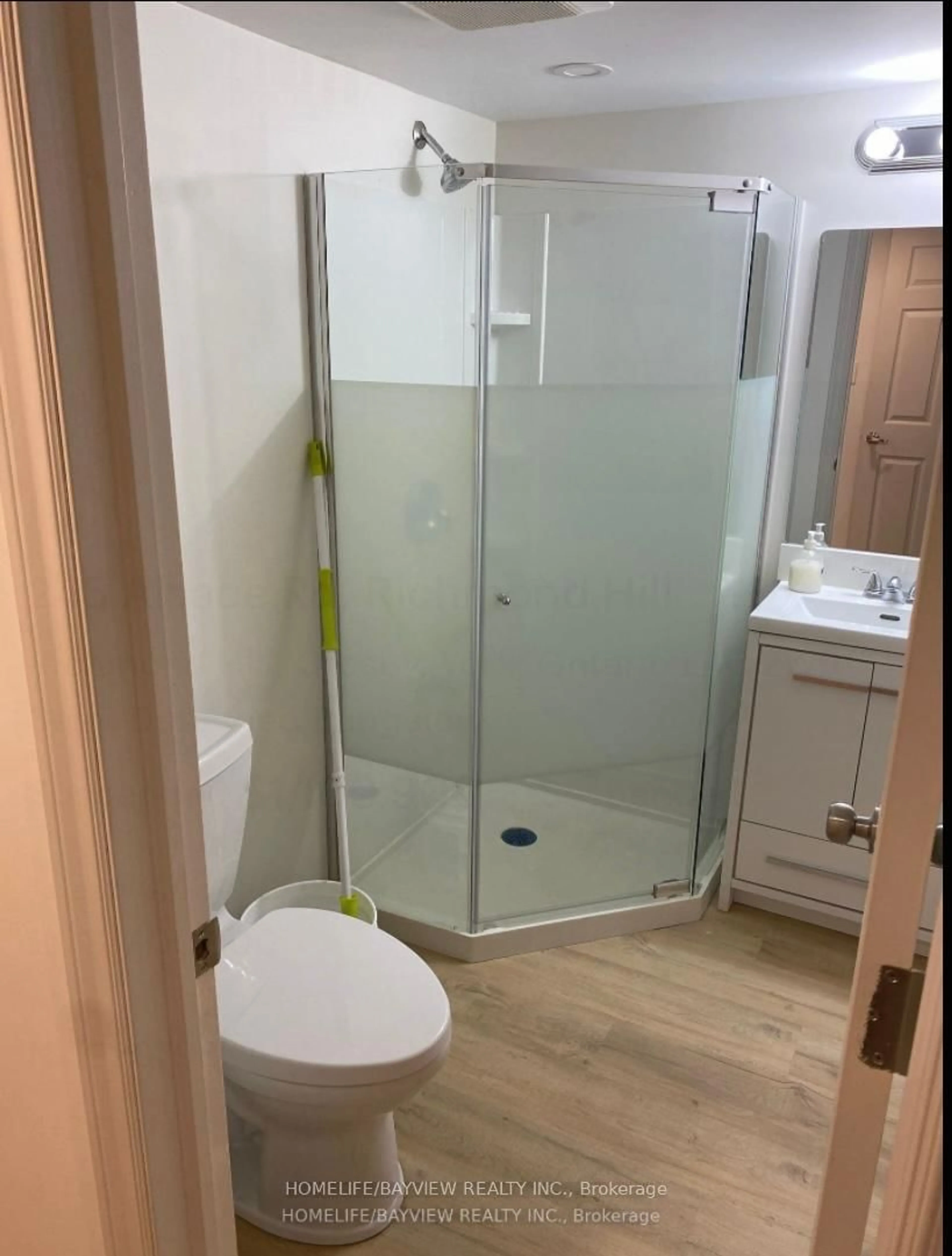 Standard bathroom, floor is not visible for 245 Alsace Rd, Richmond Hill Ontario L4C 2W9