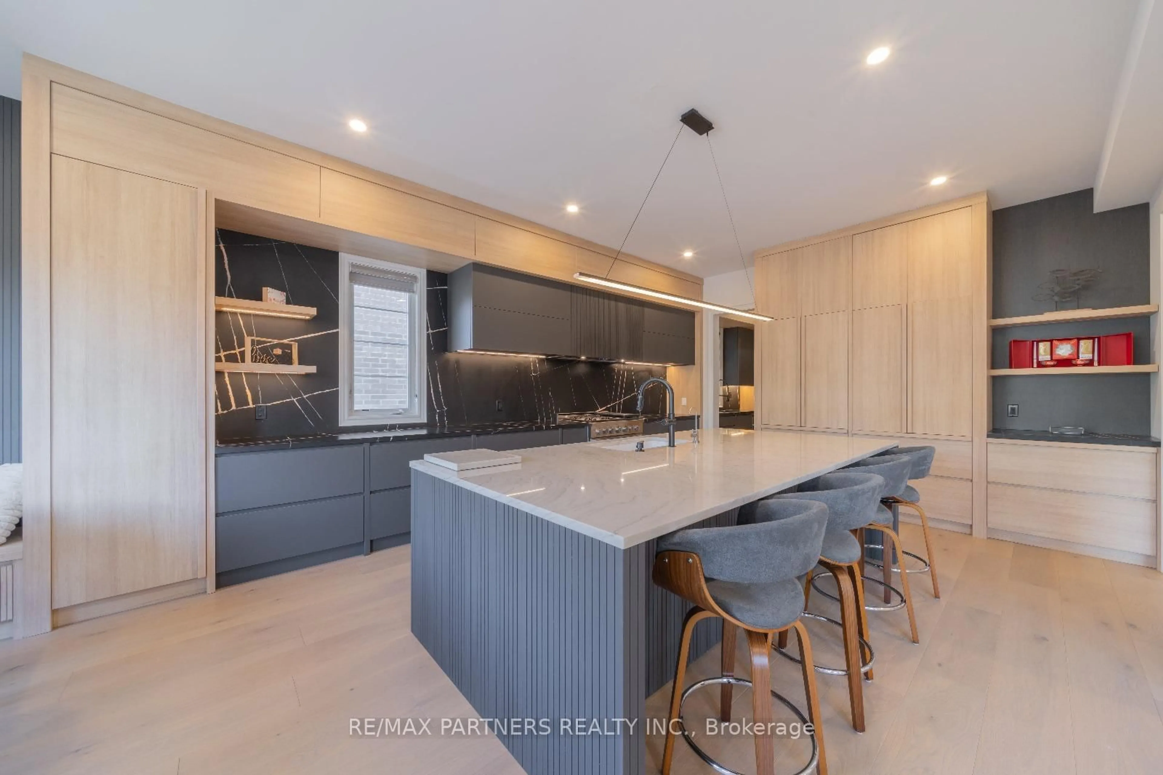 Contemporary kitchen, unknown for 197 Steam Whistle Dr, Whitchurch-Stouffville Ontario L4A 4X5