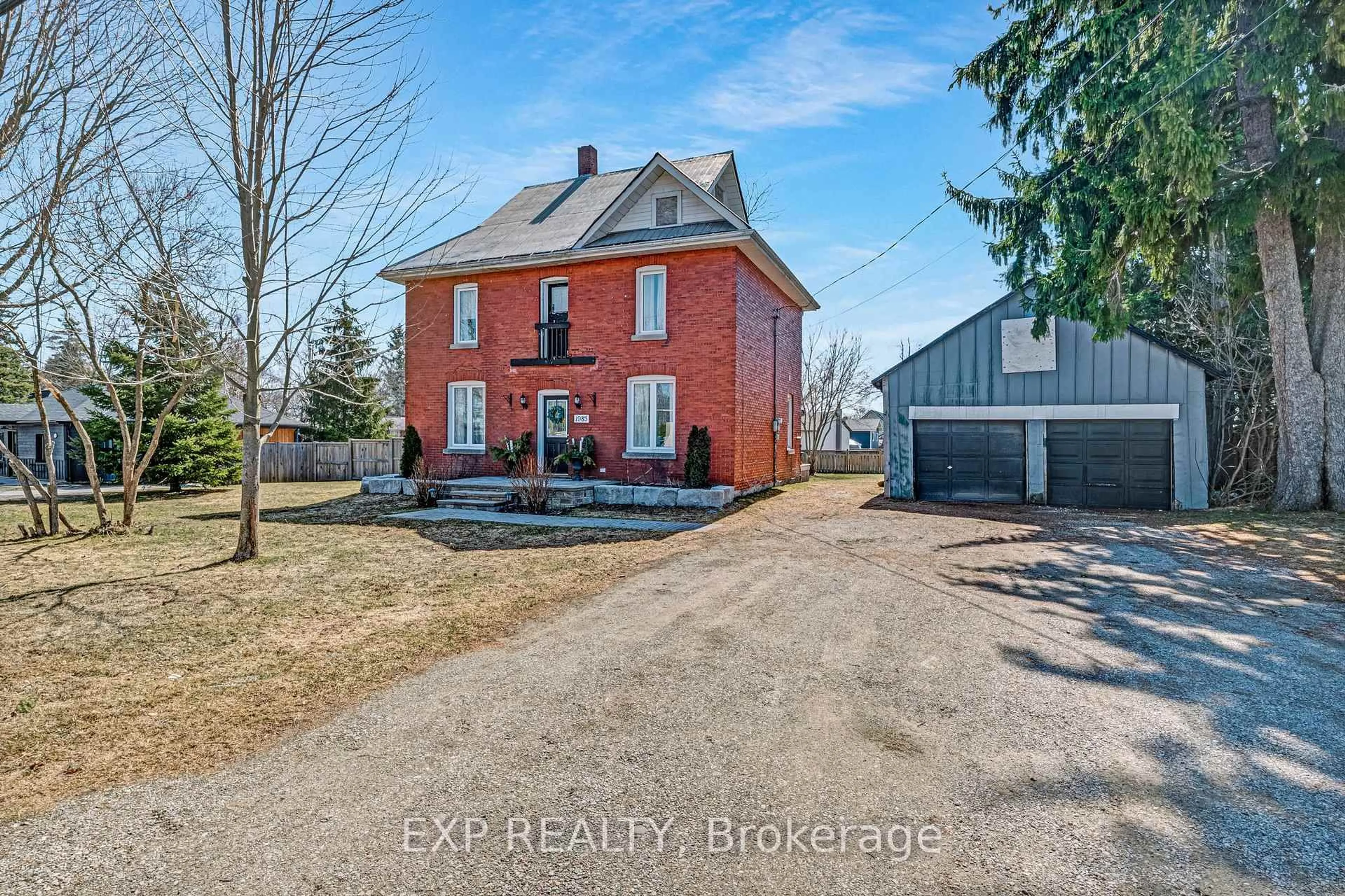 Home with brick exterior material, building for 1985 Victoria St, Innisfil Ontario L9S 1J5
