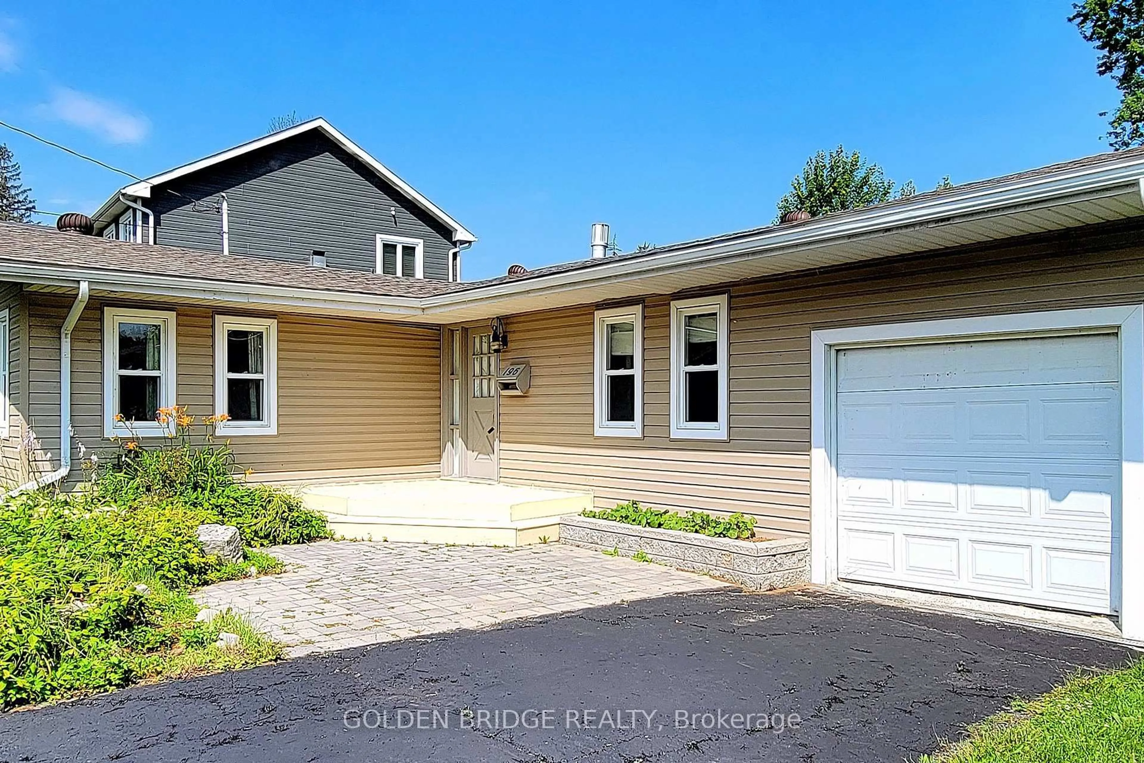 Home with vinyl exterior material, street for 196 South Channel Dr, Georgina Ontario L4P 2N3
