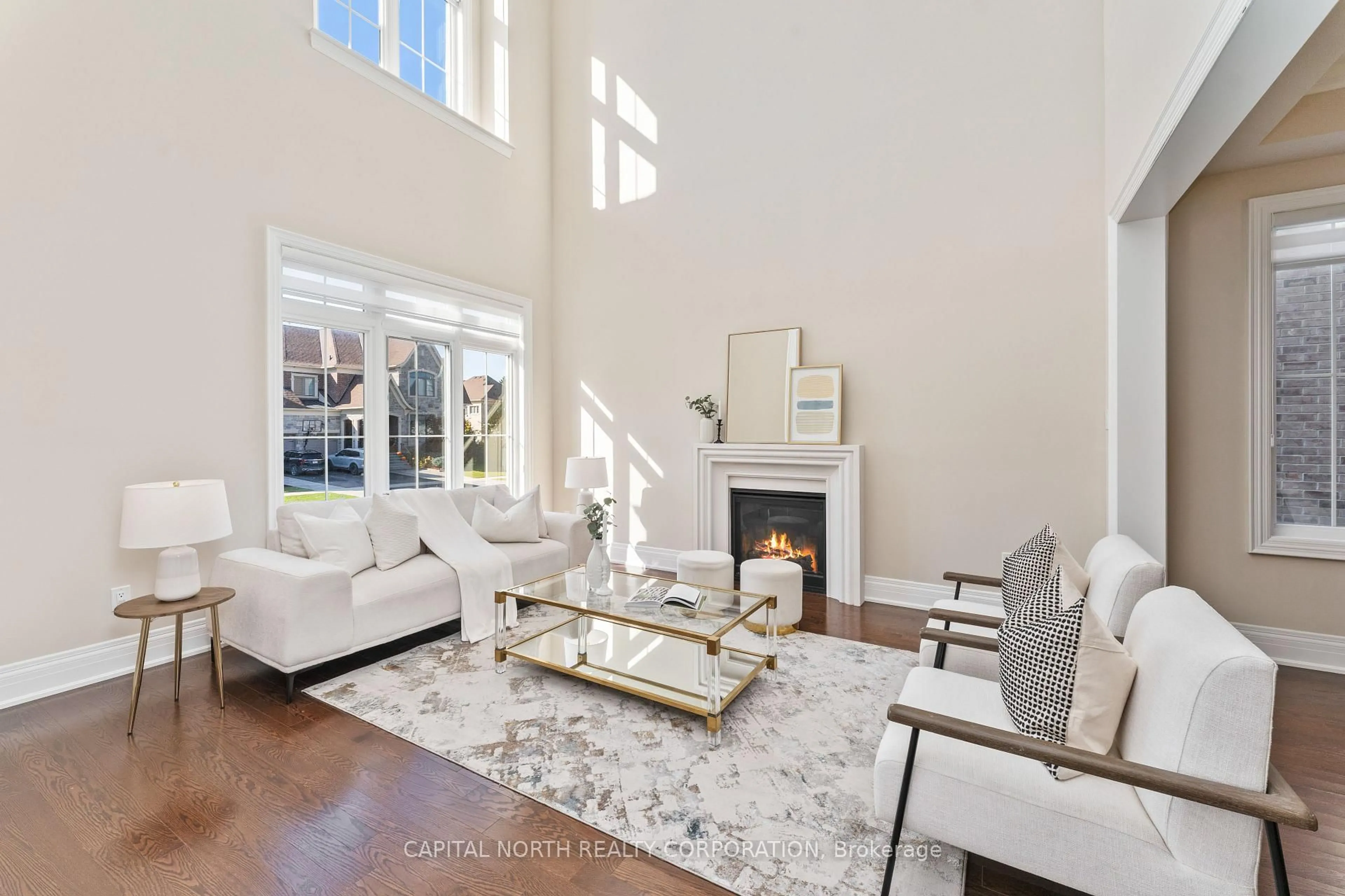 Living room with furniture, unknown for 7 Kinghorn Rd, King Ontario L7B 0M8