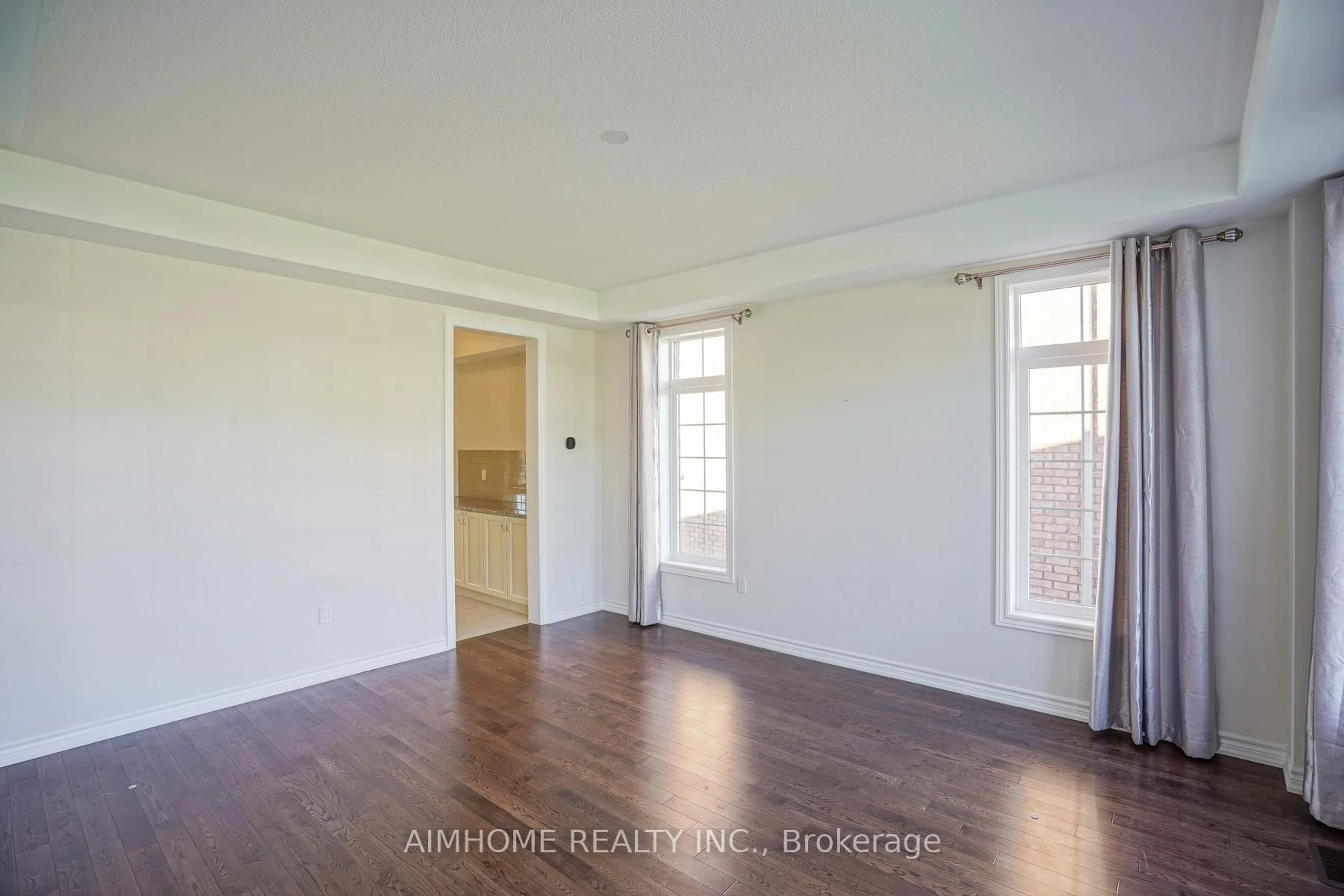 A pic of a room for 30 Brown Crt, Newmarket Ontario L3Y 0C7