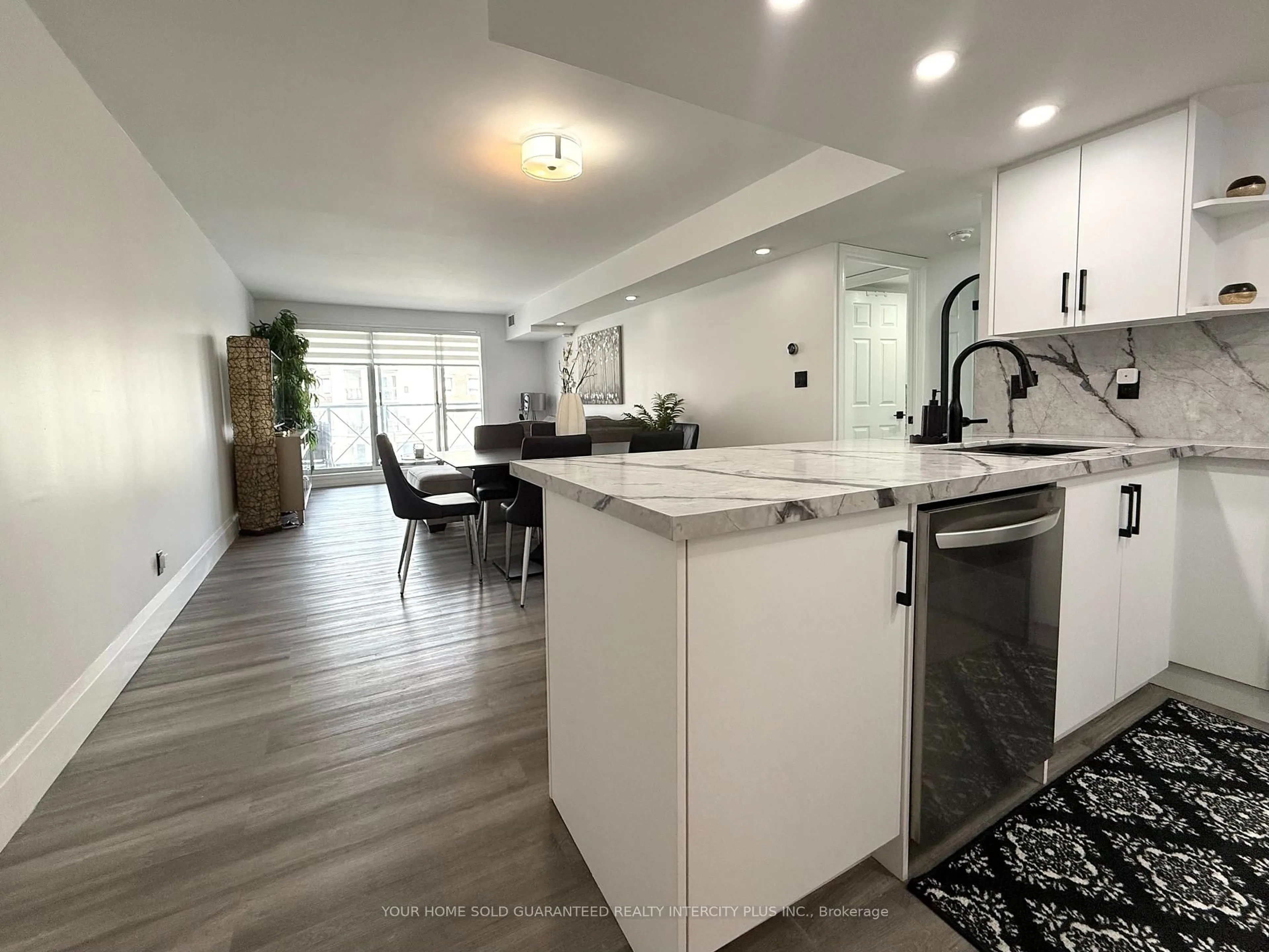 Open concept kitchen, unknown for 121 Woodbridge Ave #313, Vaughan Ontario L4L 9E3