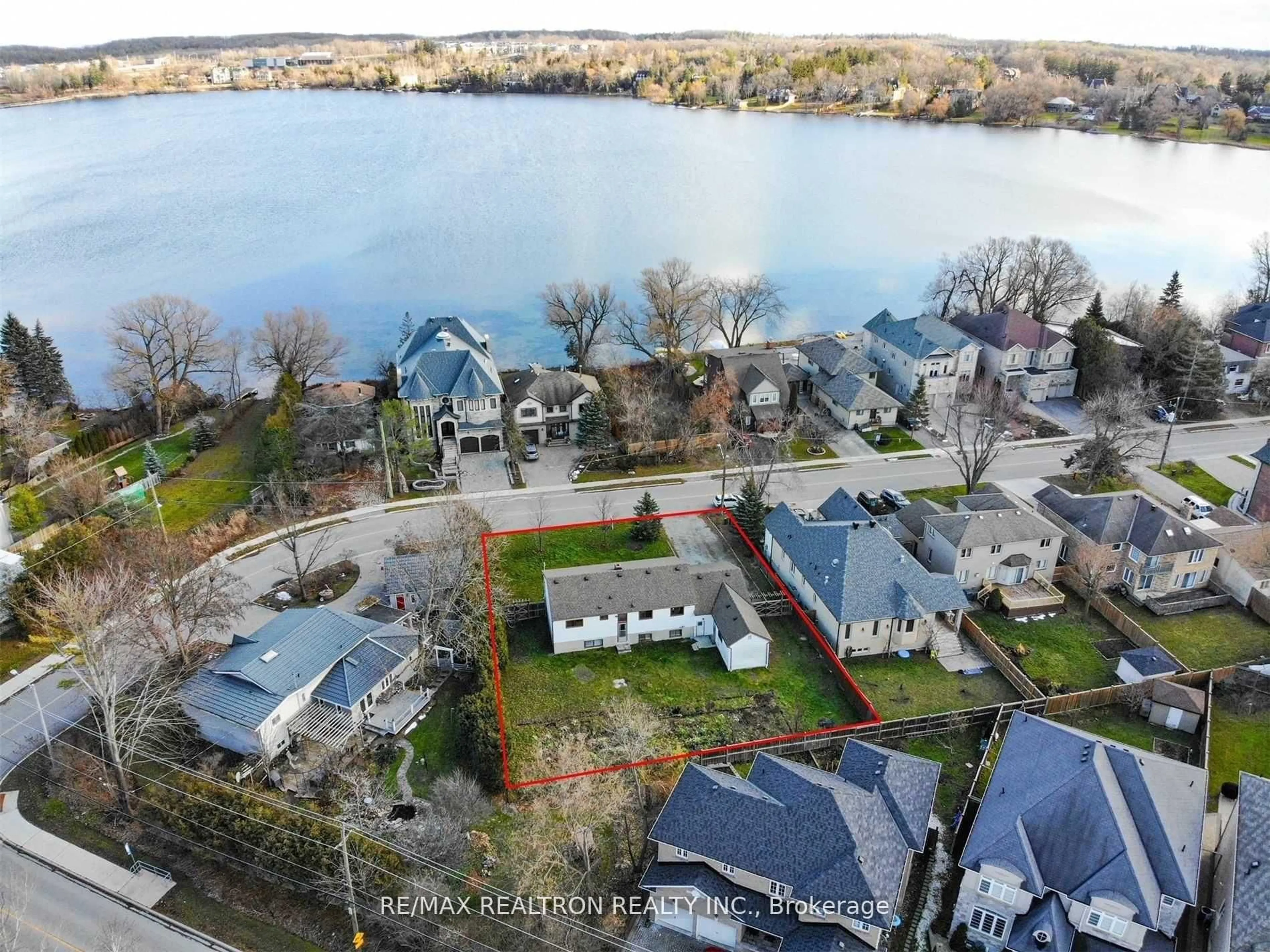 A pic from outside/outdoor area/front of a property/back of a property/a pic from drone, water/lake/river/ocean view for 254 Lakeland Cres, Richmond Hill Ontario L4E 3A6