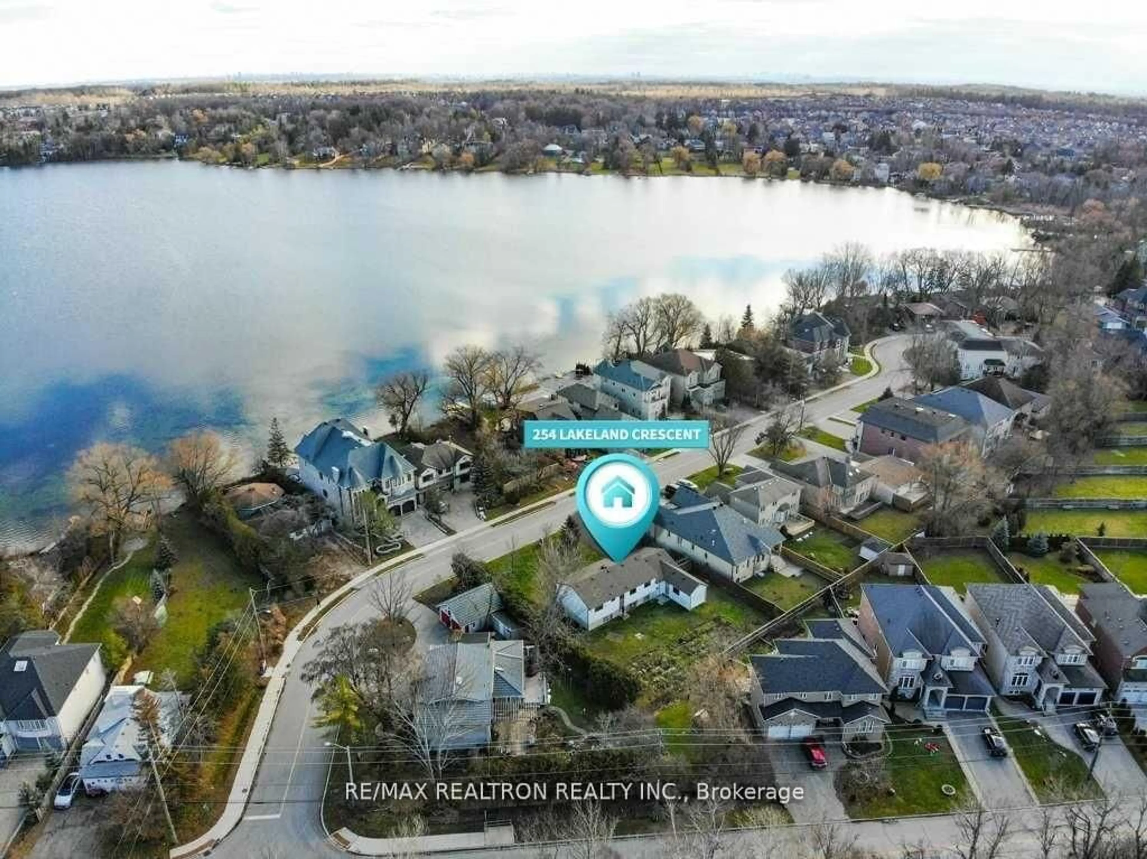 A pic from outside/outdoor area/front of a property/back of a property/a pic from drone, water/lake/river/ocean view for 254 Lakeland Cres, Richmond Hill Ontario L4E 3A6