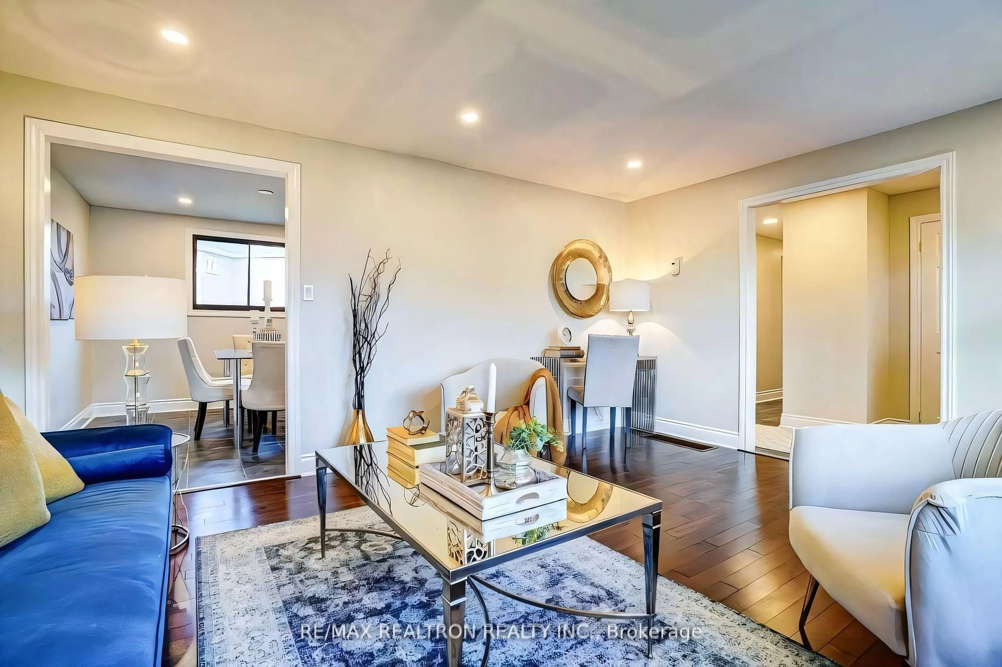 Living room with furniture, wood/laminate floor for 254 Lakeland Cres, Richmond Hill Ontario L4E 3A6