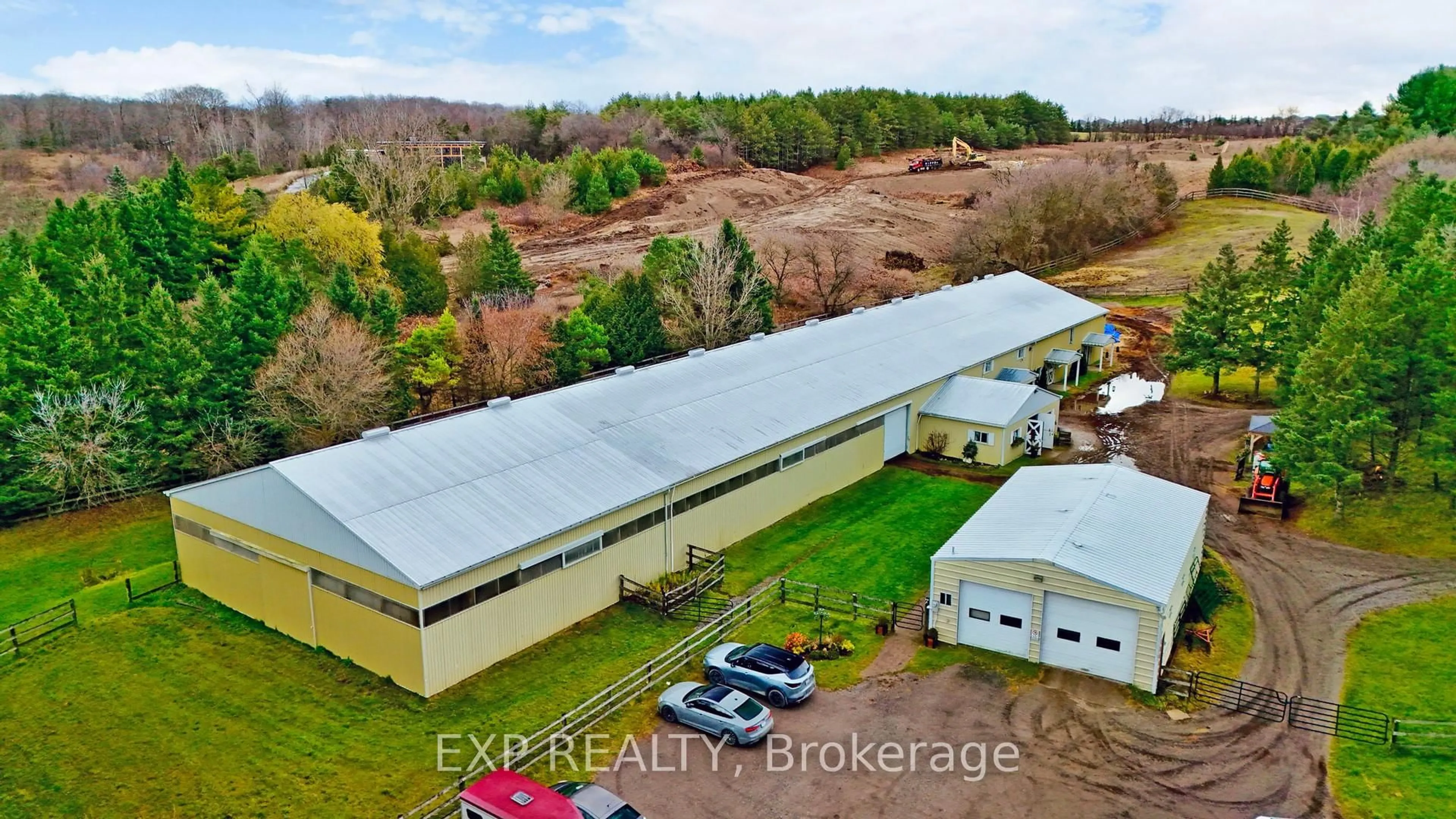 A pic from outside/outdoor area/front of a property/back of a property/a pic from drone, building for 3125 Vandorf Sdrd, Whitchurch-Stouffville Ontario L4A 7X5