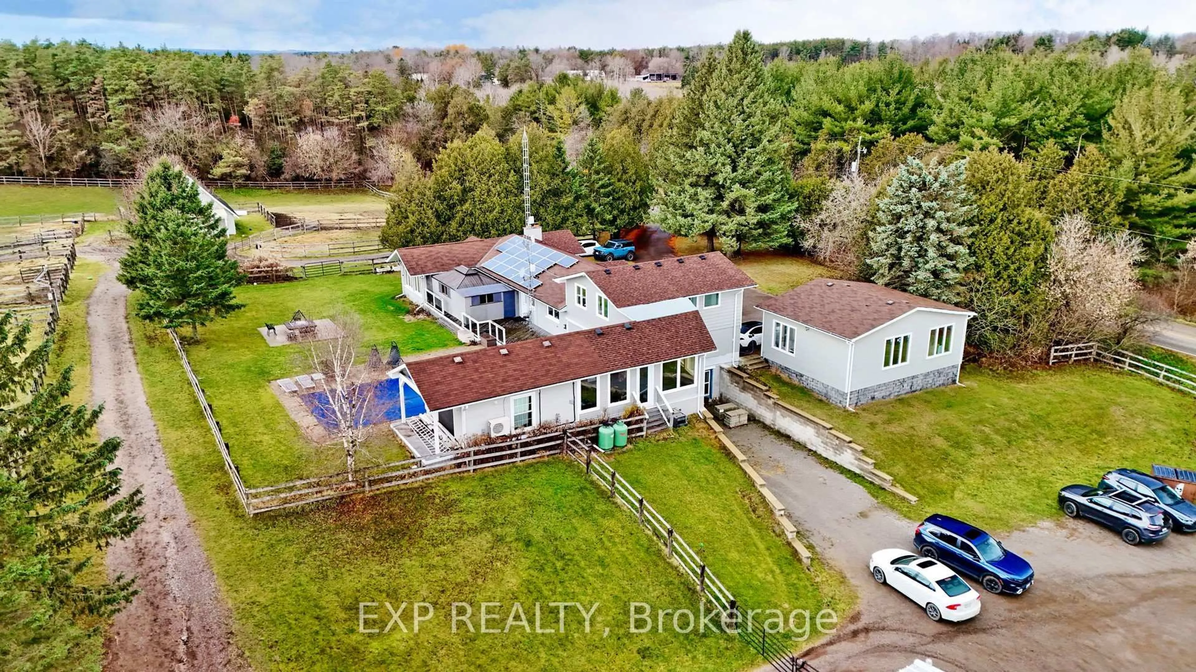 A pic from outside/outdoor area/front of a property/back of a property/a pic from drone, building for 3125 Vandorf Sdrd, Whitchurch-Stouffville Ontario L4A 7X5