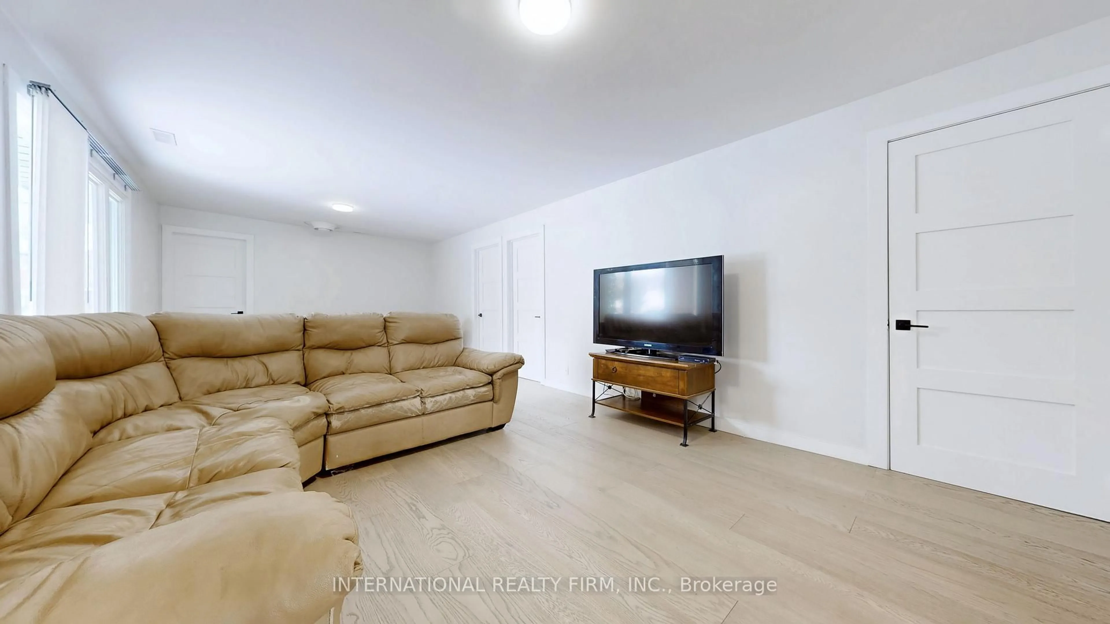 Living room with furniture, unknown for 355 Hollywood Dr, Georgina Ontario L4P 3A2