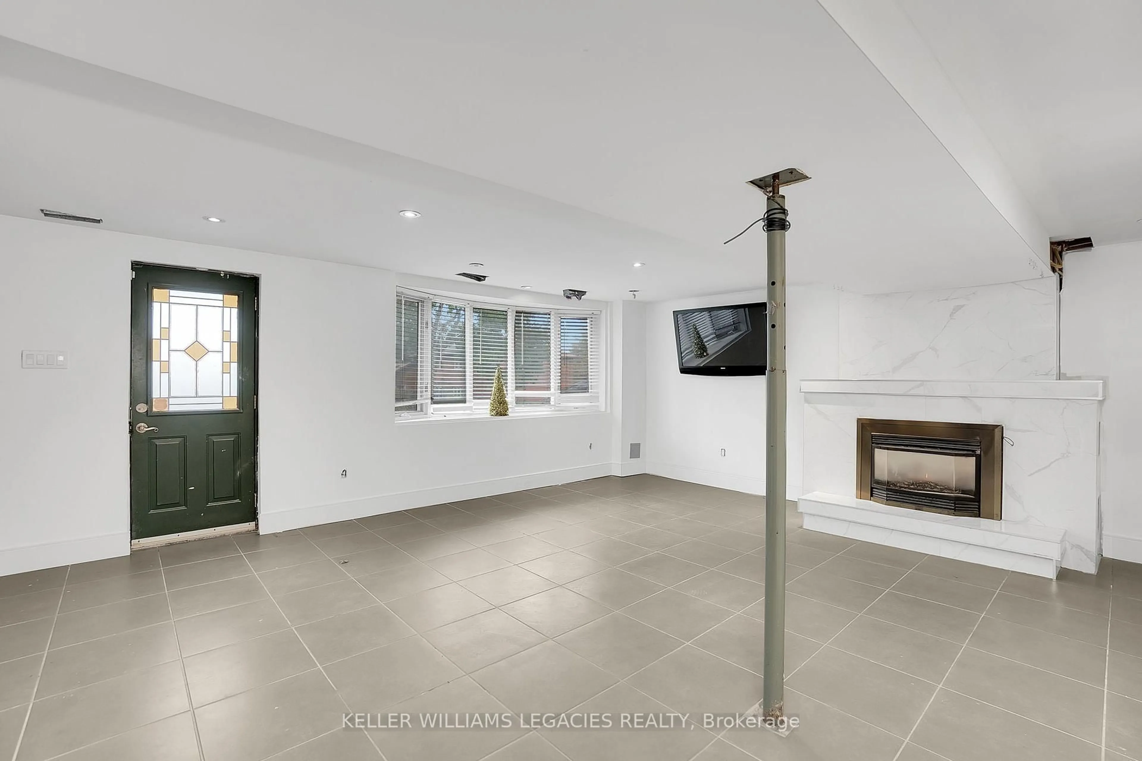 Unknown for 111 Meeting House Rd, Vaughan Ontario L4L 1K9