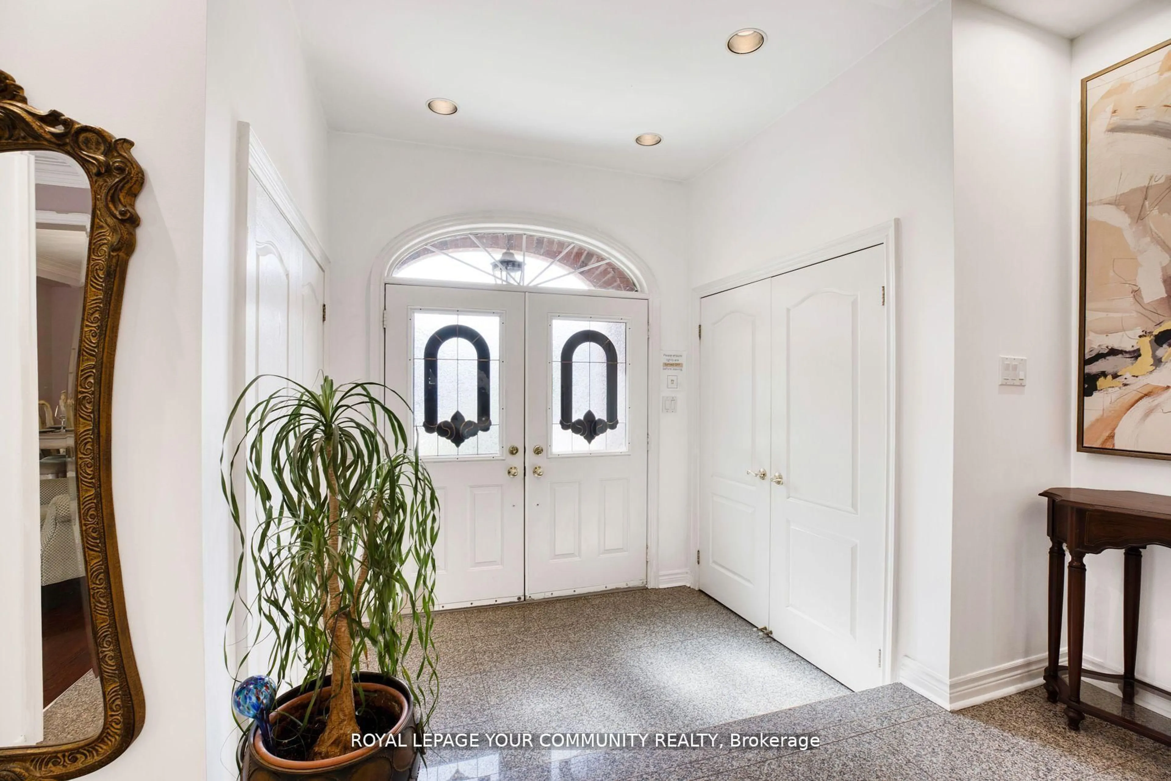 Indoor entryway for 130 Grey Alder Ave, Richmond Hill Ontario L4B 3P9