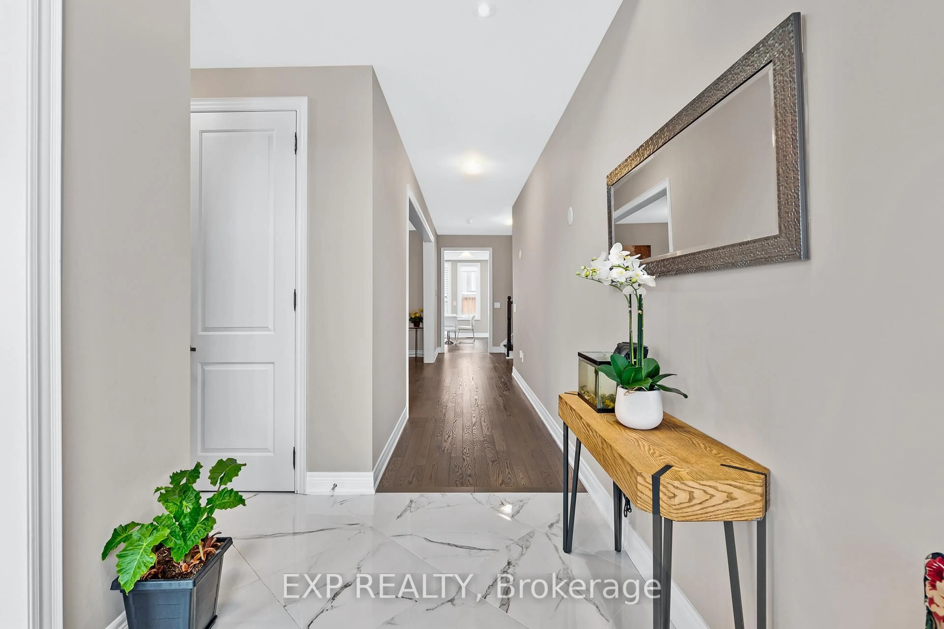 Indoor entryway for 58 Clifford Fairbarn Dr, East Gwillimbury Ontario L9N 0S1